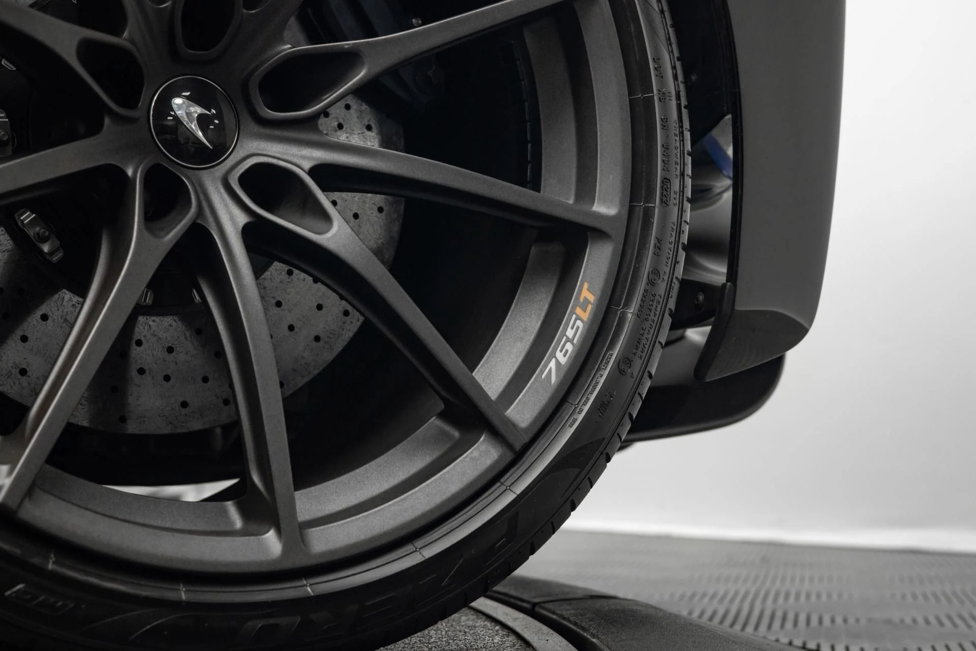 mph022_2130545708_Used_2022_Mc_Laren_765_LT_1755332105_6cb444d717