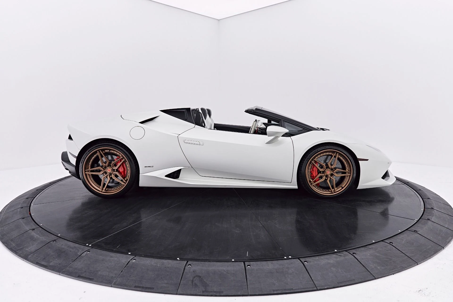 mph022_2131221704_Used_2017_Lamborghini_Huracan_1786741688_8718af0939