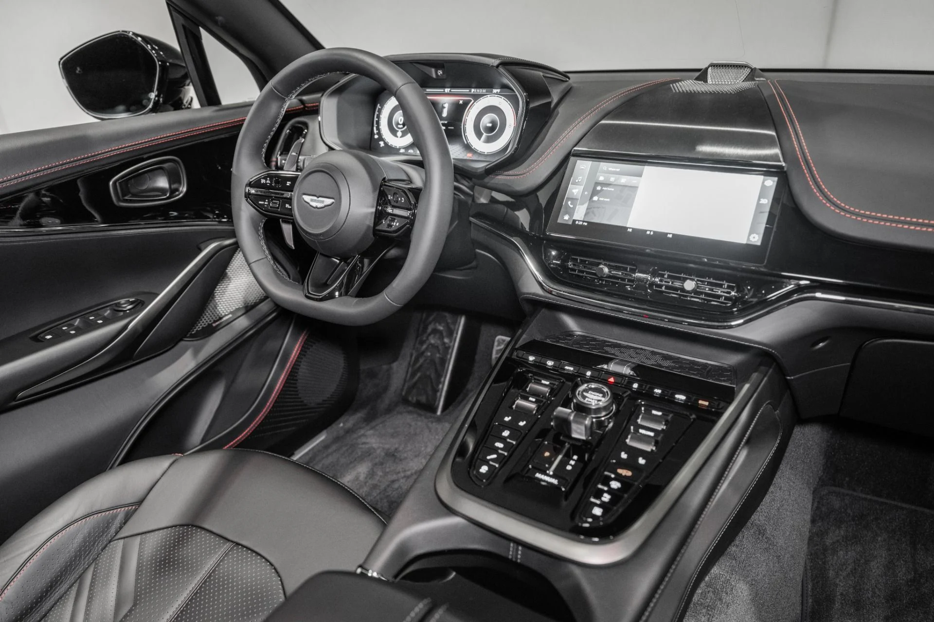 mph022_2131499271_New_2026_Aston_Martin_DBX_S_1765985660_c27c47763c