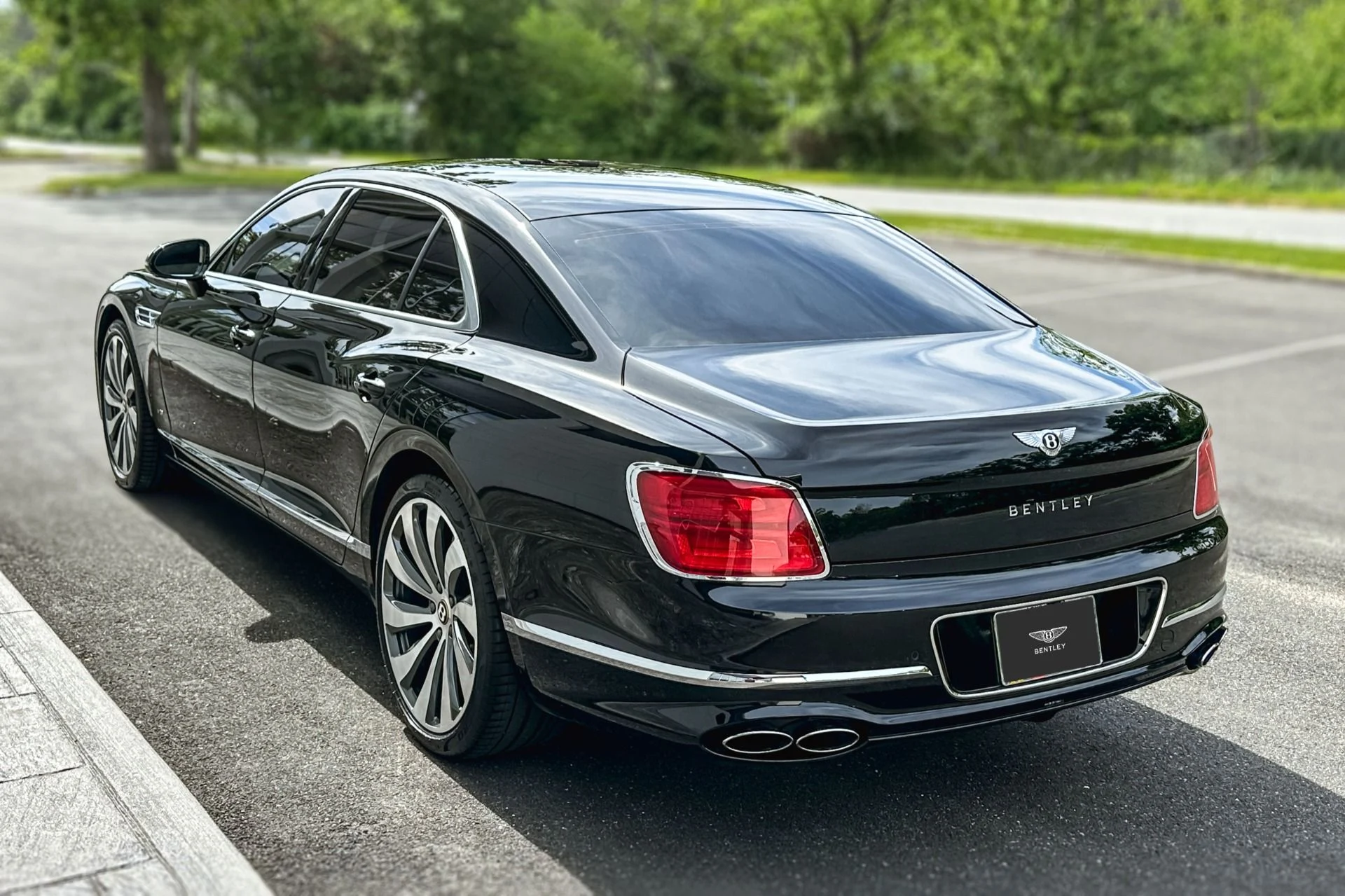 mph022_2139354247_Used_2022_Bentley_Flying_Spur_V8_1779967865_9172f6854a