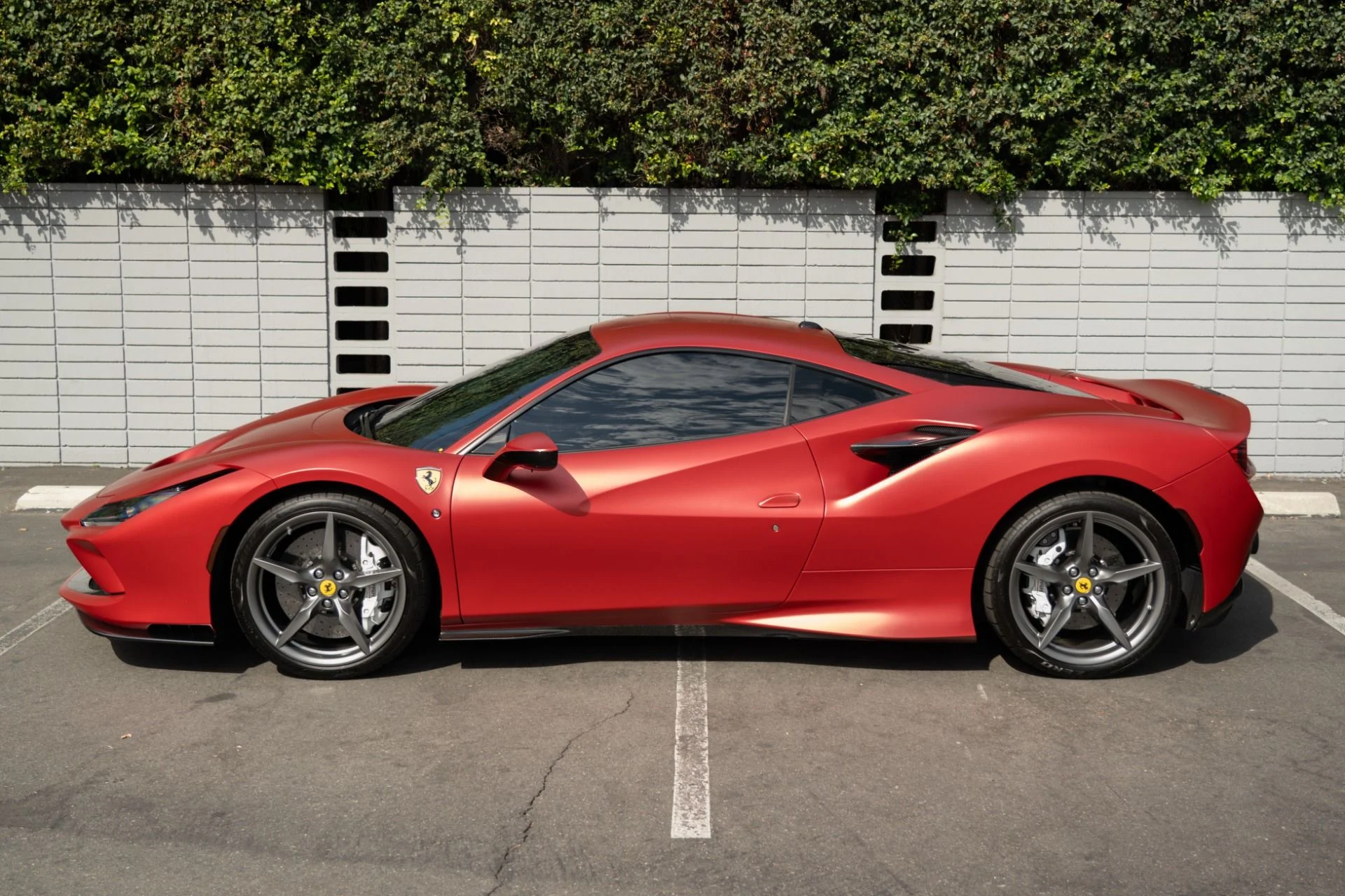 mph022_2148372437_Used_2020_Ferrari_F8_Tributo_1756838529_e3f73b4df3