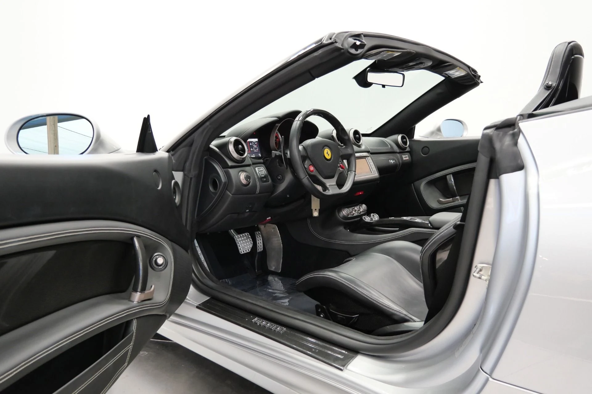 mph022_2149901011_Used_2011_Ferrari_California_Rare_Two_Tone_Paint_Rare_Carbon_Fiber_Bucket_Seats_Low_Miles_1788365594_b3b9438c97