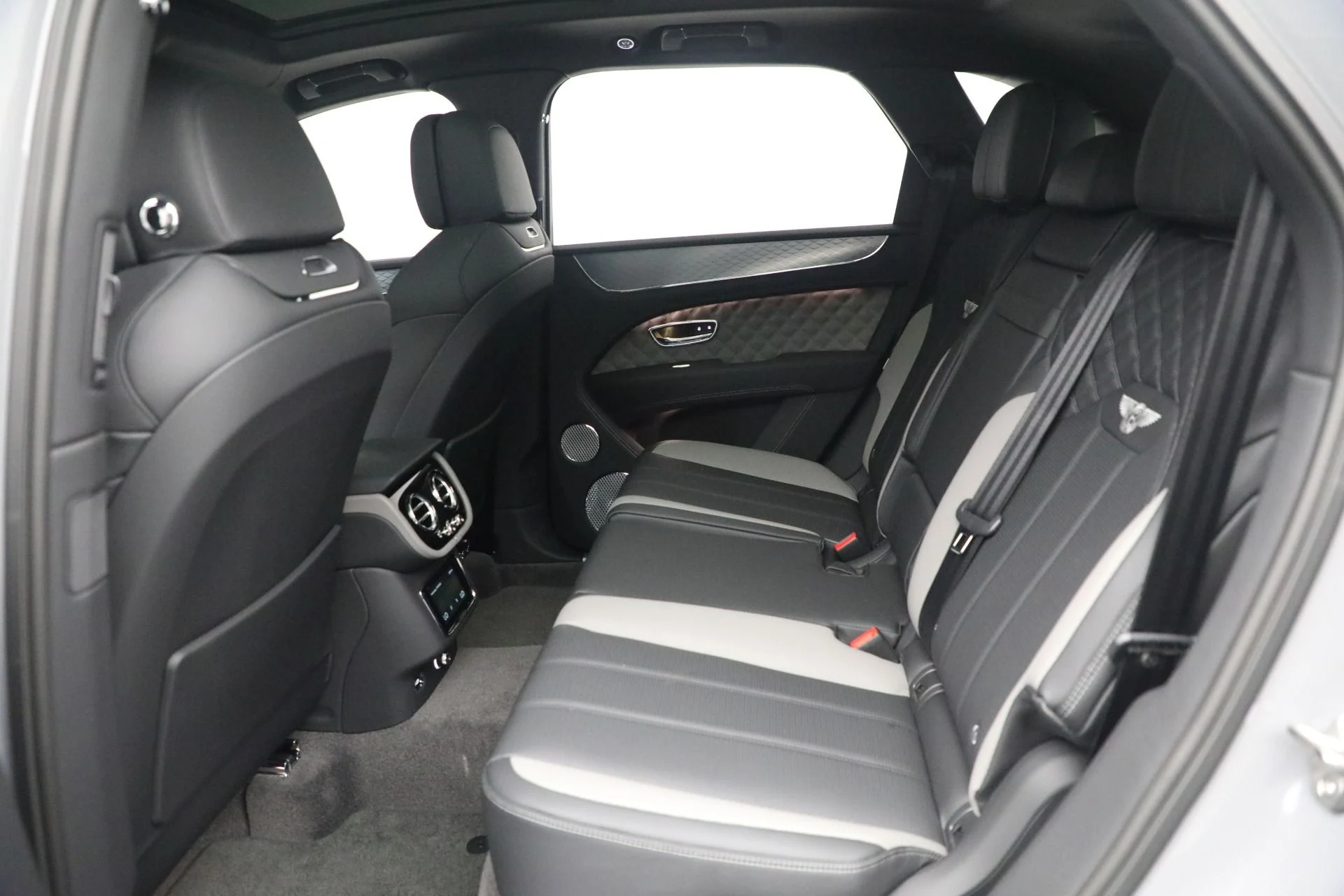 mph022_2156174224_New_2024_Bentley_Bentayga_S_V8_9b8a851cac