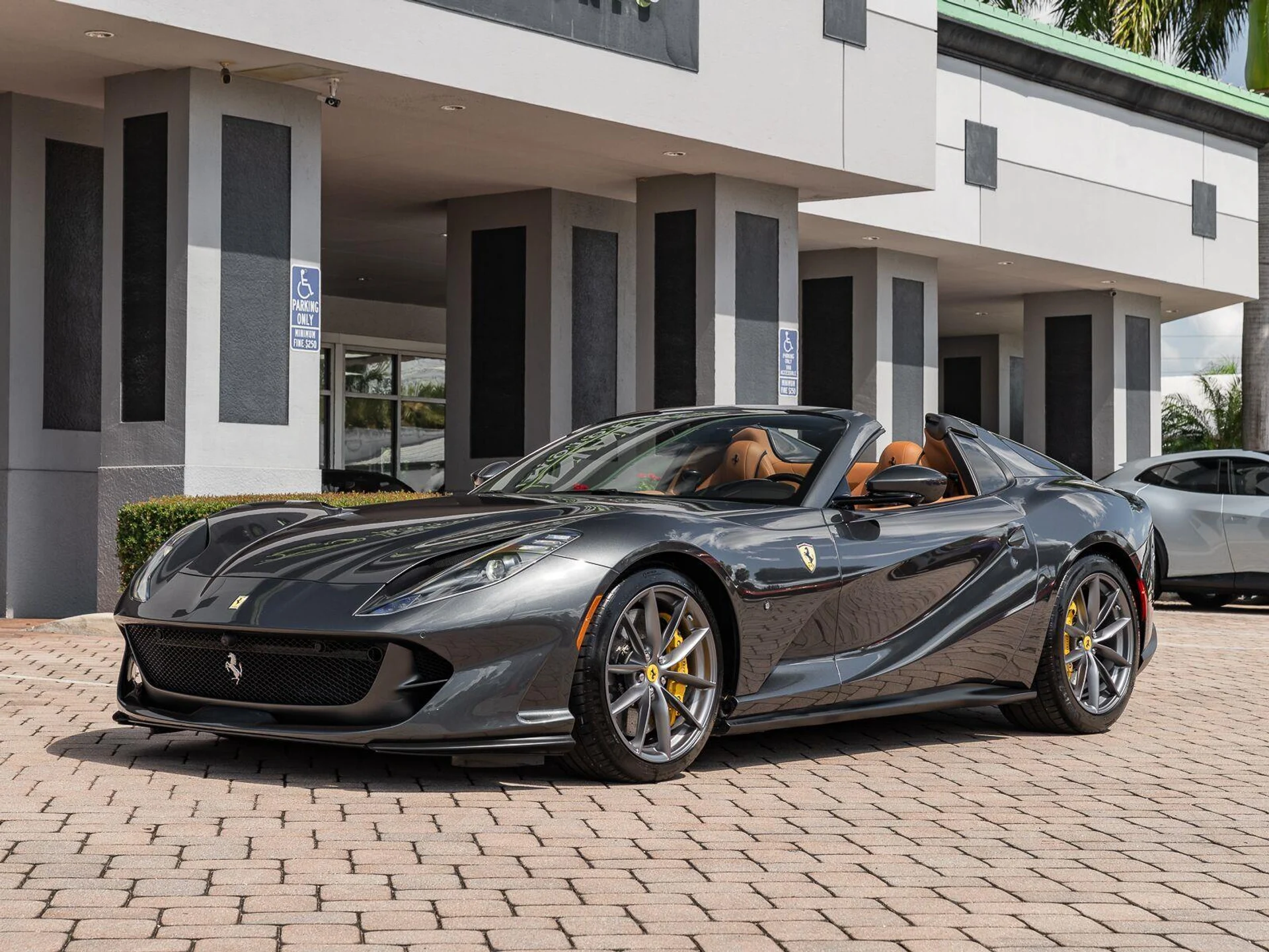 mph022_2157166337_Used_2022_Ferrari_812_GTS_Convertible_1784905681_cc71bb20e8