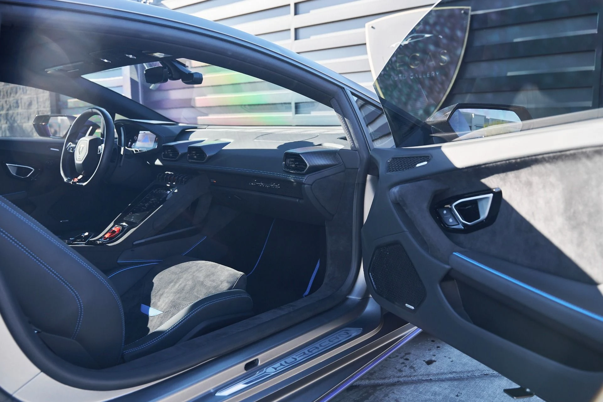 mph022_2163820200_Used_2023_Lamborghini_Huracan_Tecnica_Base_1766024574_bcaedfcc3e