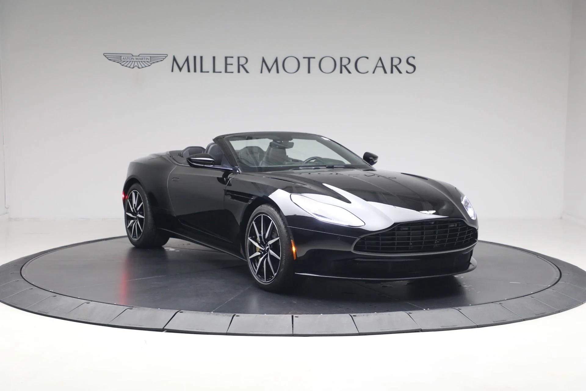 mph022_2167020580_Used_2020_Aston_Martin_DB_11_Volante_1780502553_c1e41703a5
