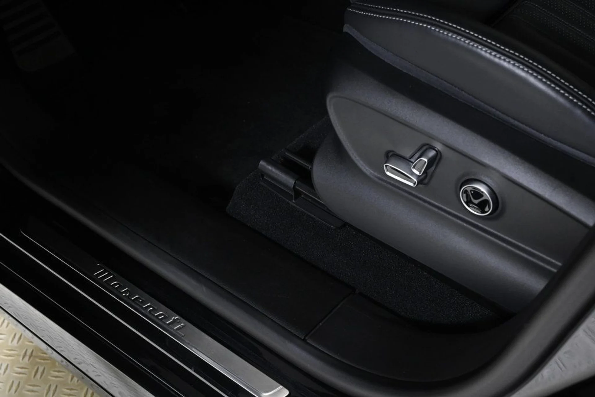 mph022_2167777692_used_2025_maserati_grecale_modena_11350_22945495_22_1024_738caa2899