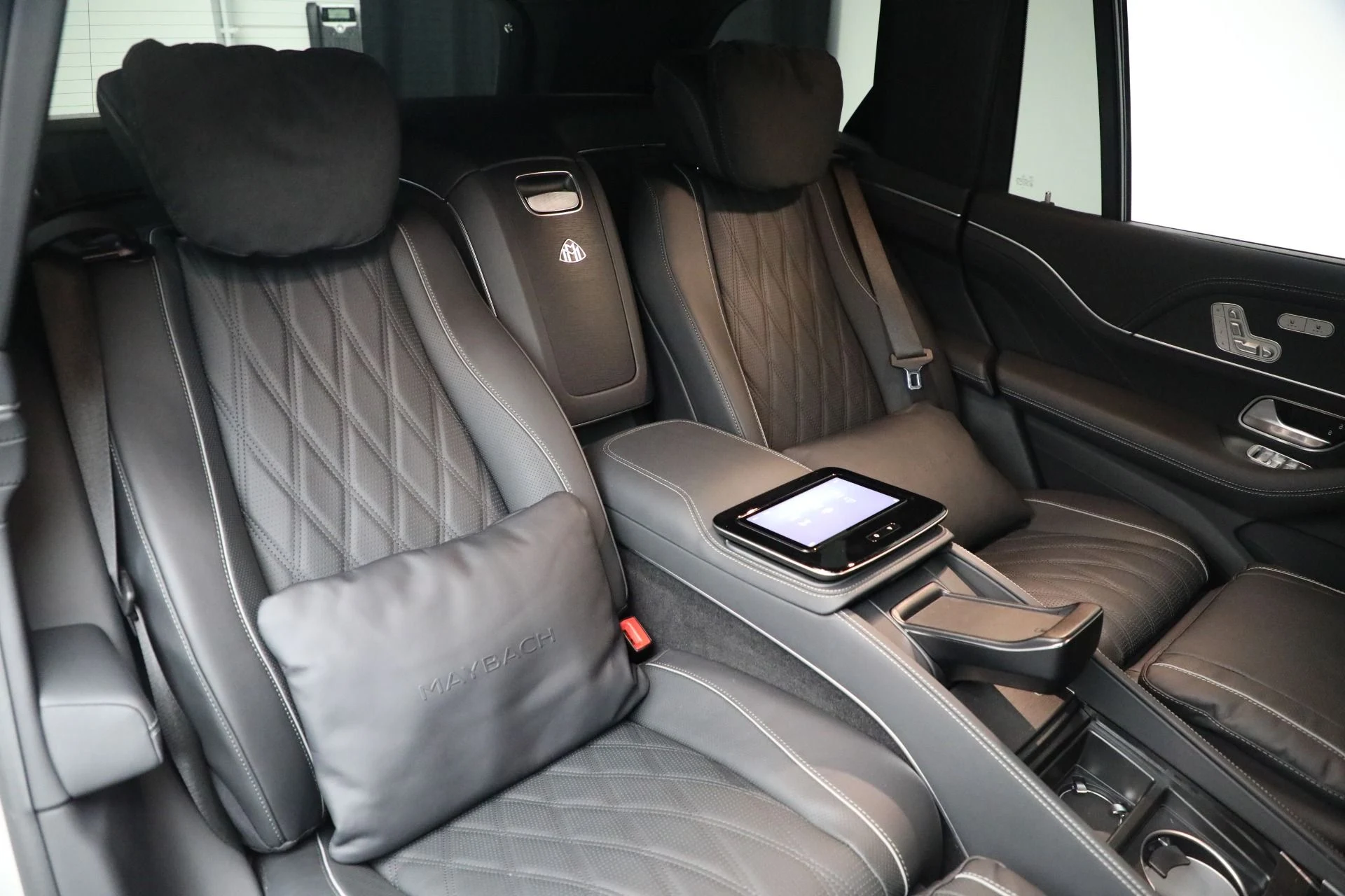 mph022_2176425957_Used_2024_Mercedes_Benz_Maybach_GLS_600_4_MATIC_1763566365_c63d4308ee