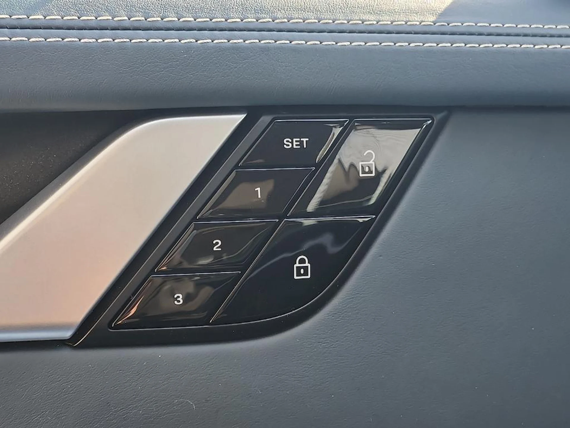 mph022_2192585110_S_Hb_Nsuql_P_Iskr_S_Gwqh_L_Bk_IL_2vrc_049c9019cb