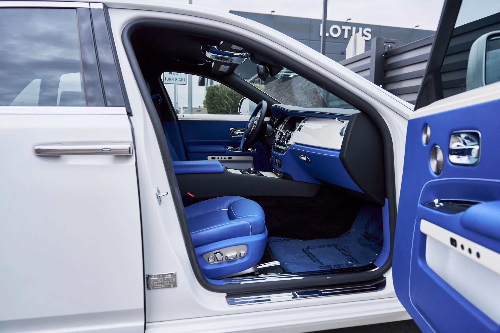 mph022_2194560816_Used_2019_Rolls_Royce_Ghost_Base_1767224261_a3fe0af380