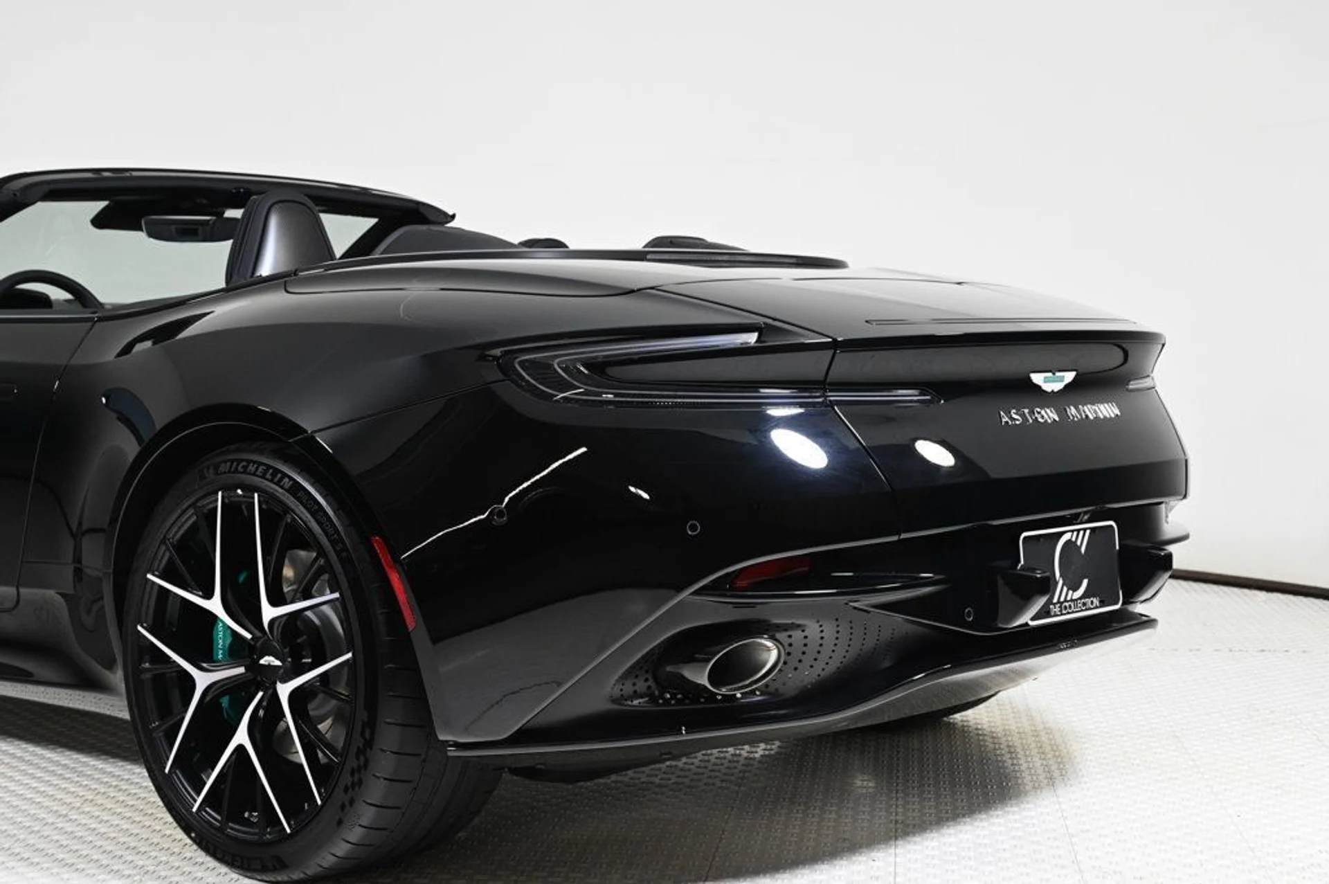 mph022_2199021618_new_2026_aston_martin_db12_volante_11350_22900946_22_1024_35e4ba70ee