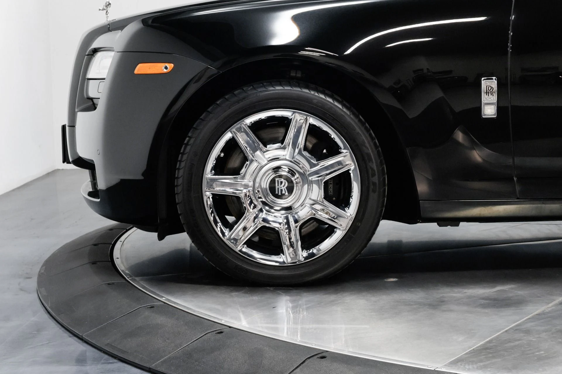 mph022_2207641774_Used_2011_Rolls_Royce_Ghost_Base_1762877304_14a7458363