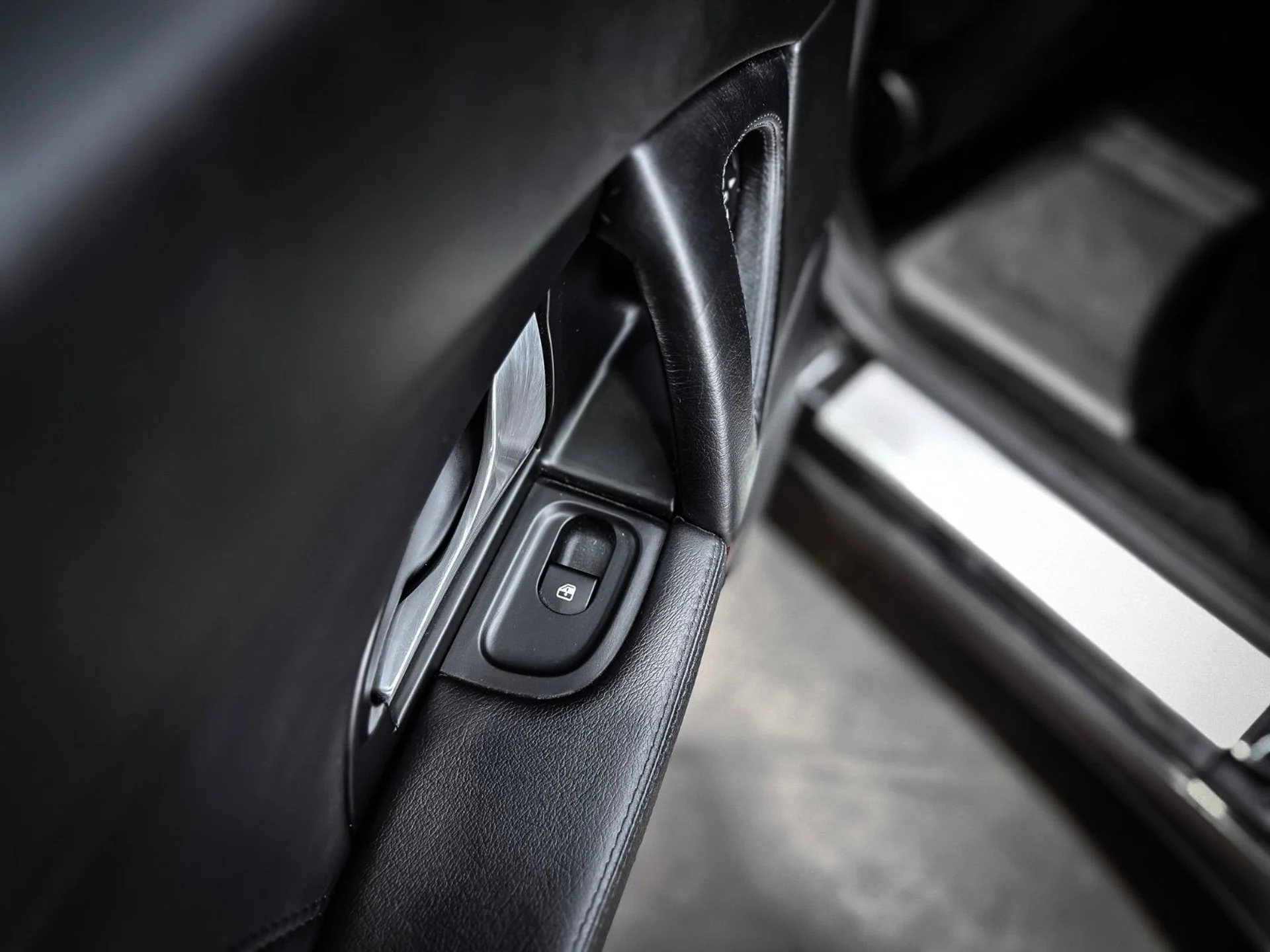 mph022_222829666_36879351_01470_2011_maserati_quattroporte_014_8535d0d09d