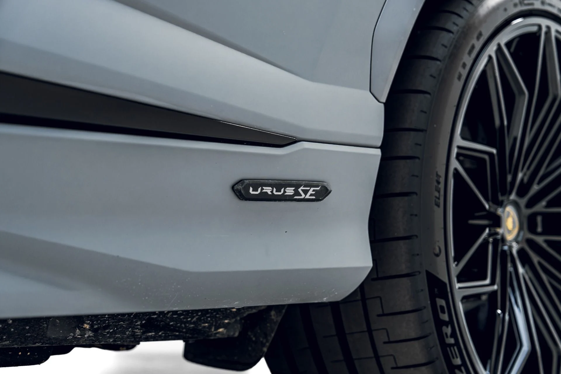 mph022_2235317542_Used_2025_Lamborghini_Urus_SE_1783370063_bd621337a5