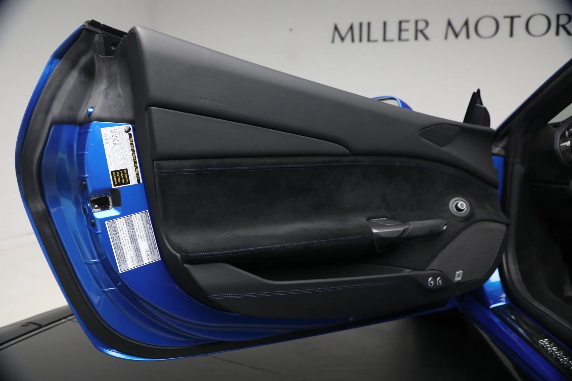mph022_2236689342_Used_2017_Ferrari_488_Spider_1779887206_1c4d8b3f95