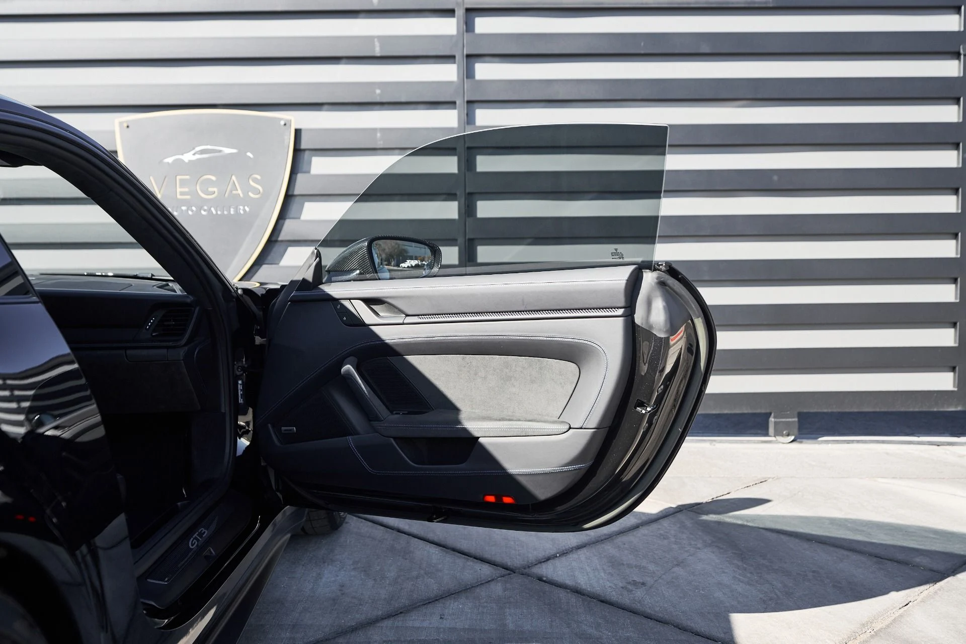 mph022_2242552140_Used_2023_Porsche_911_GT_3_1761779531_51acfb34ab