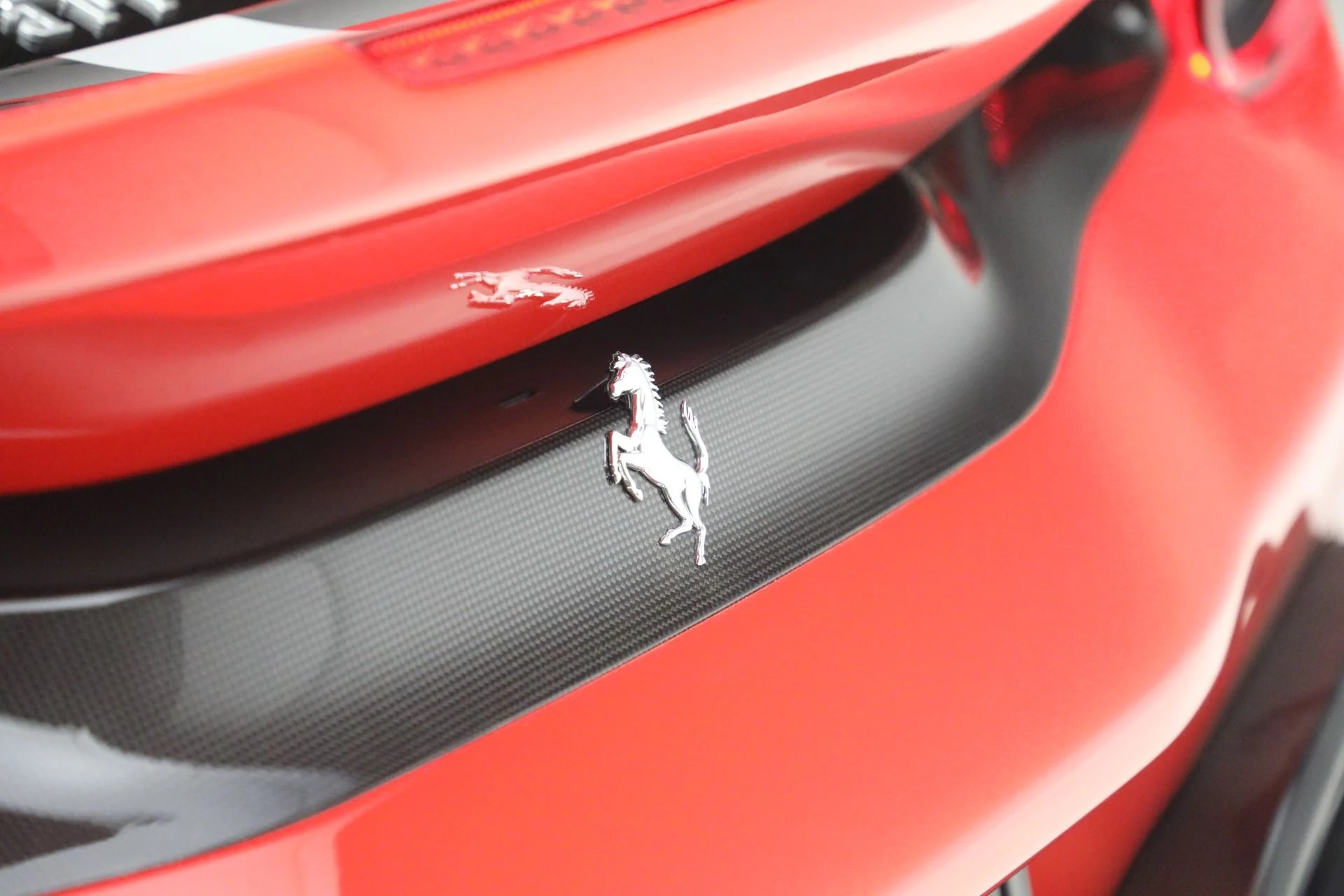 mph022_2245798944_Used_2019_Ferrari_488_Pista_1777044091_7f38ba615d