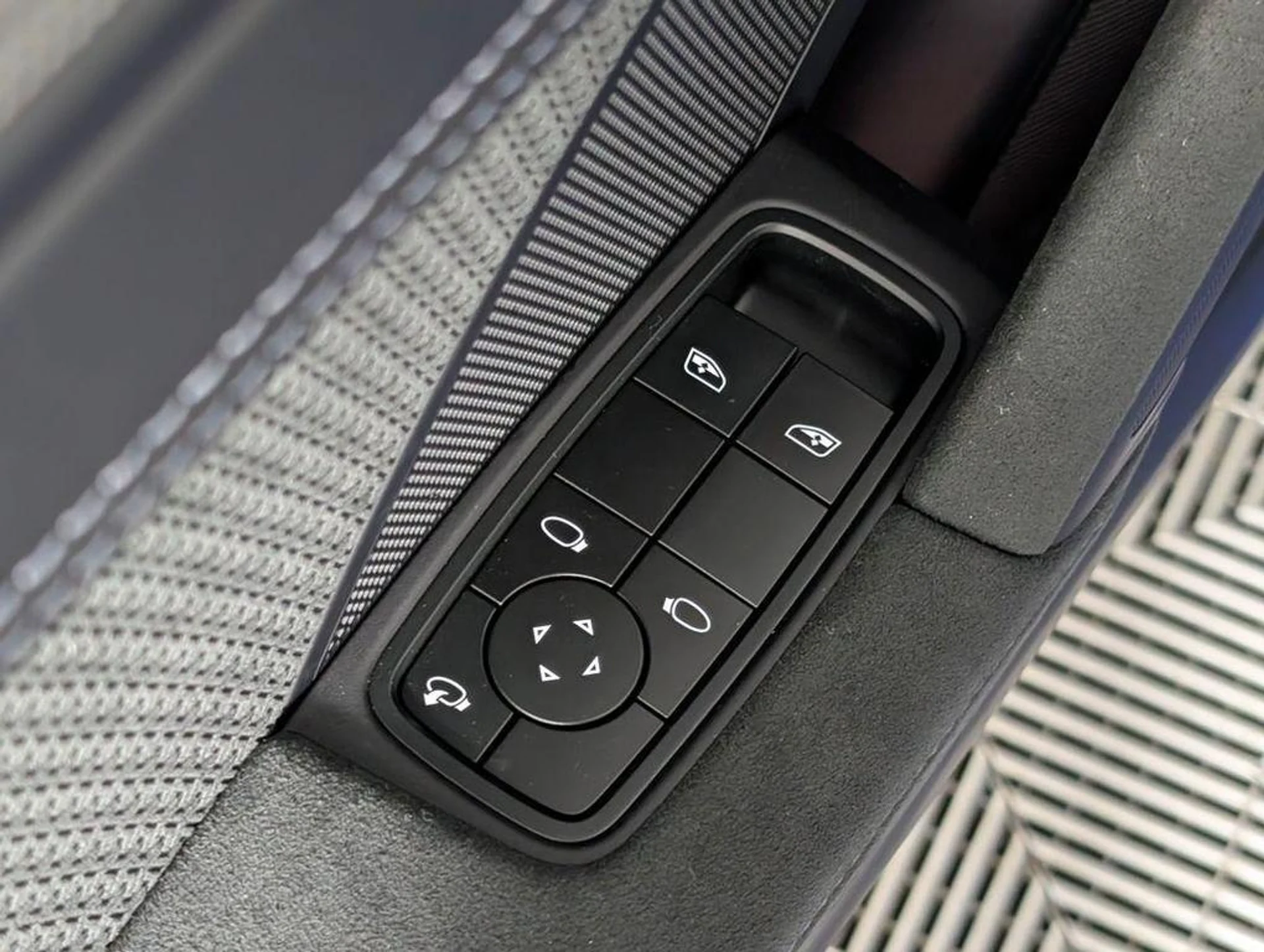 mph022_2246998395_Cy3_Iah_Rg_D_Tmbi5_I1_Yt0_afw_C_Jt0_ad90efd8fc