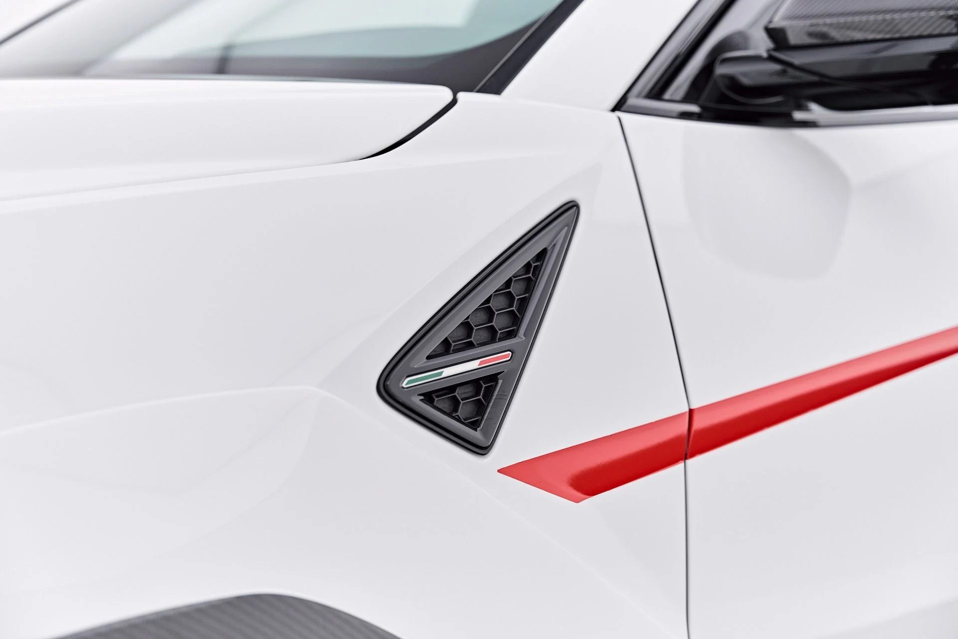 mph022_2247292271_Used_2021_Lamborghini_Urus_1787967082_9df4a8f73a
