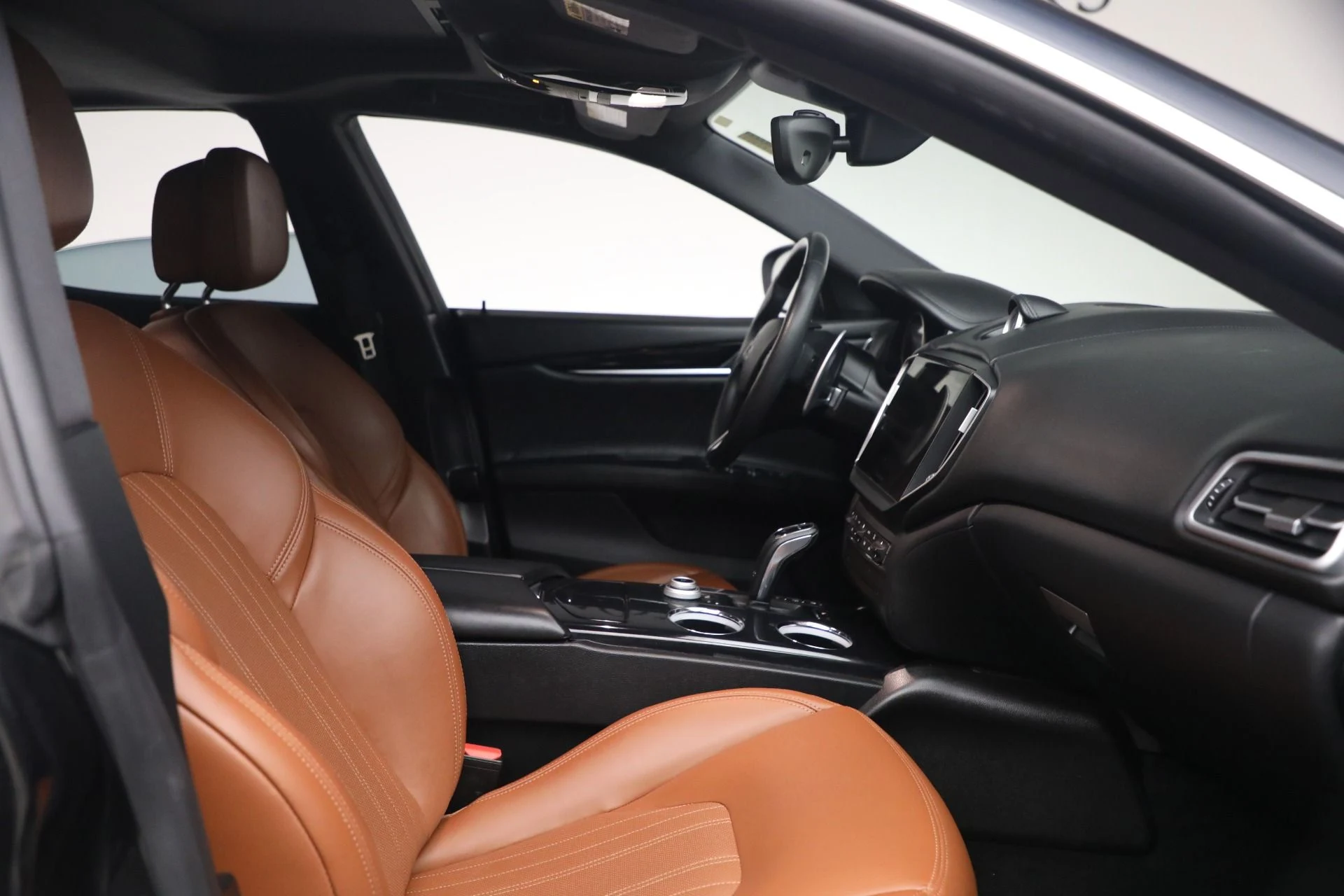 mph022_2255203456_Used_2023_Maserati_Ghibli_Modena_Q4_1773409122_bd70bbf710