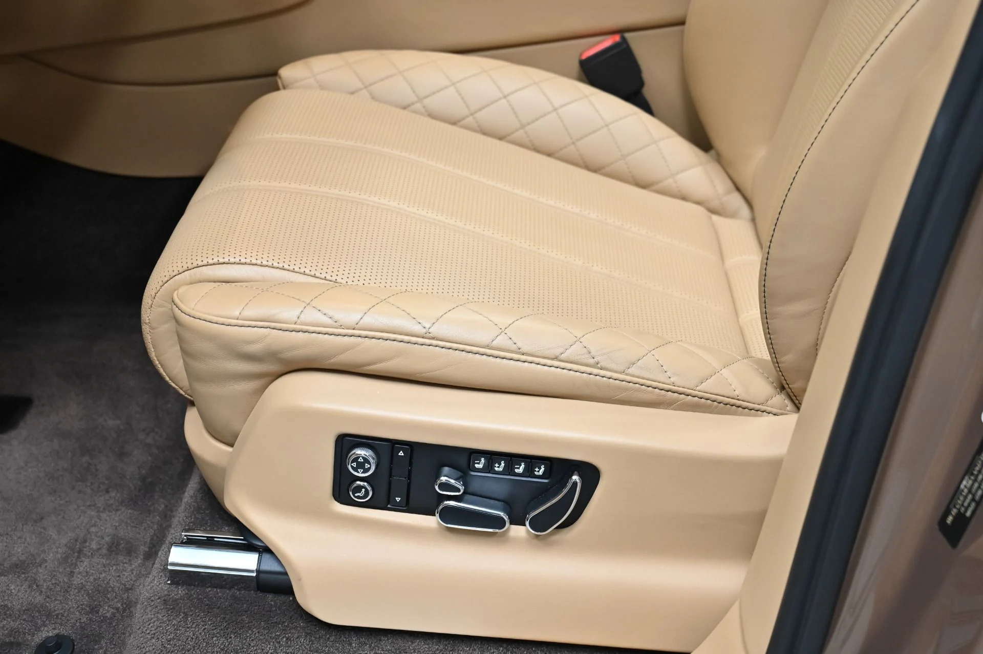 mph022_2274653418_Used_2017_Bentley_Bentayga_W12_1759876449_5a70cf8652