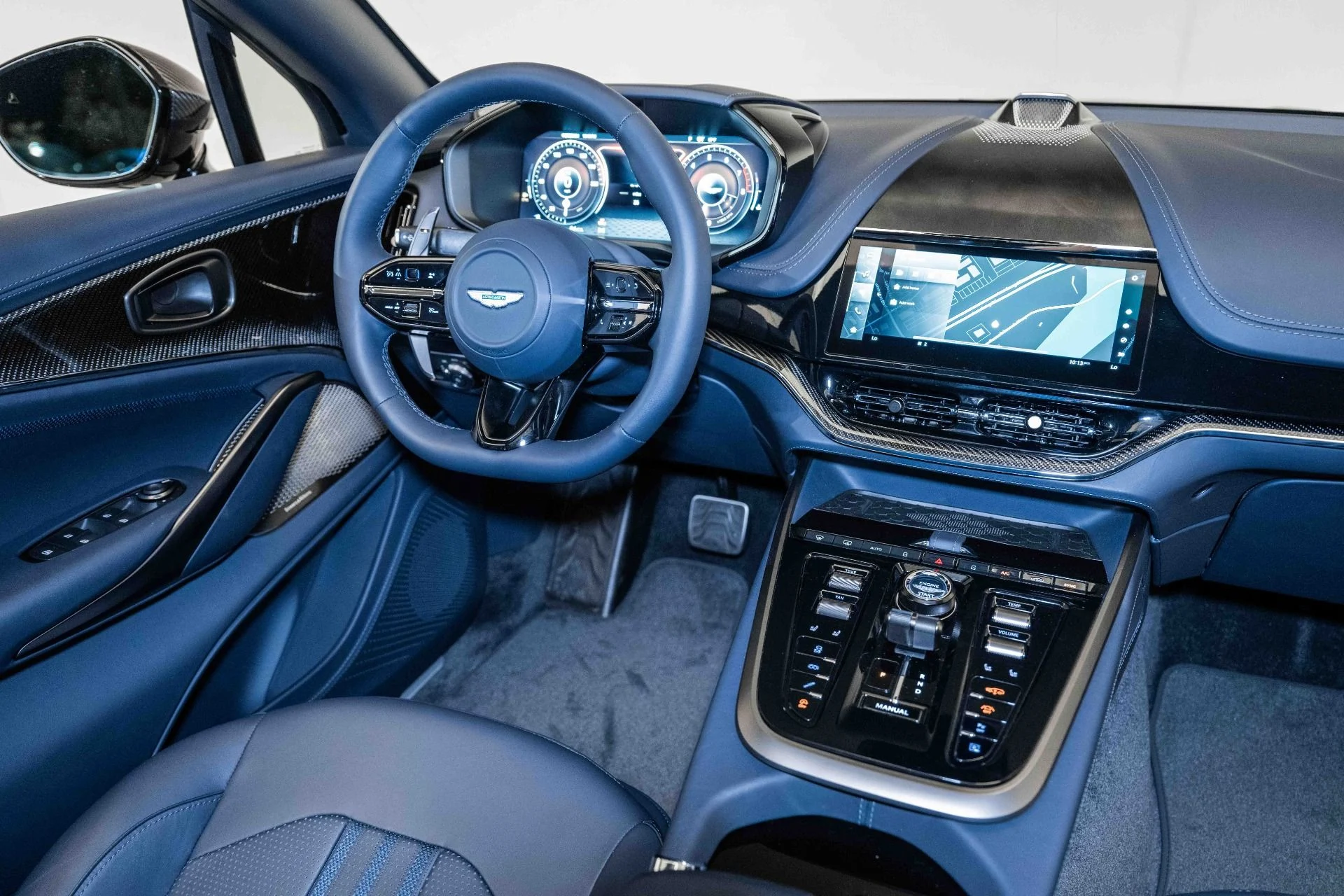 mph022_2279749470_New_2025_Aston_Martin_DBX_707_1724508082_0e9a9996c1