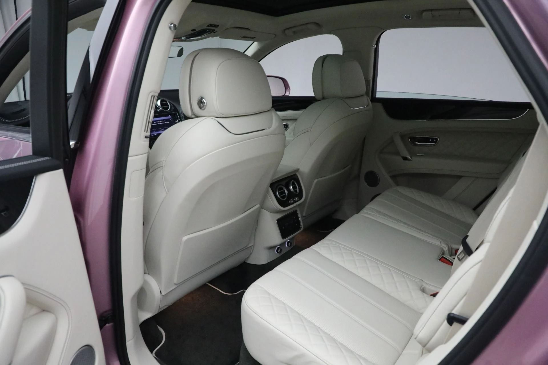 mph022_2283054466_Used_2019_Bentley_Bentayga_V8_1721831801_caf90eafb3