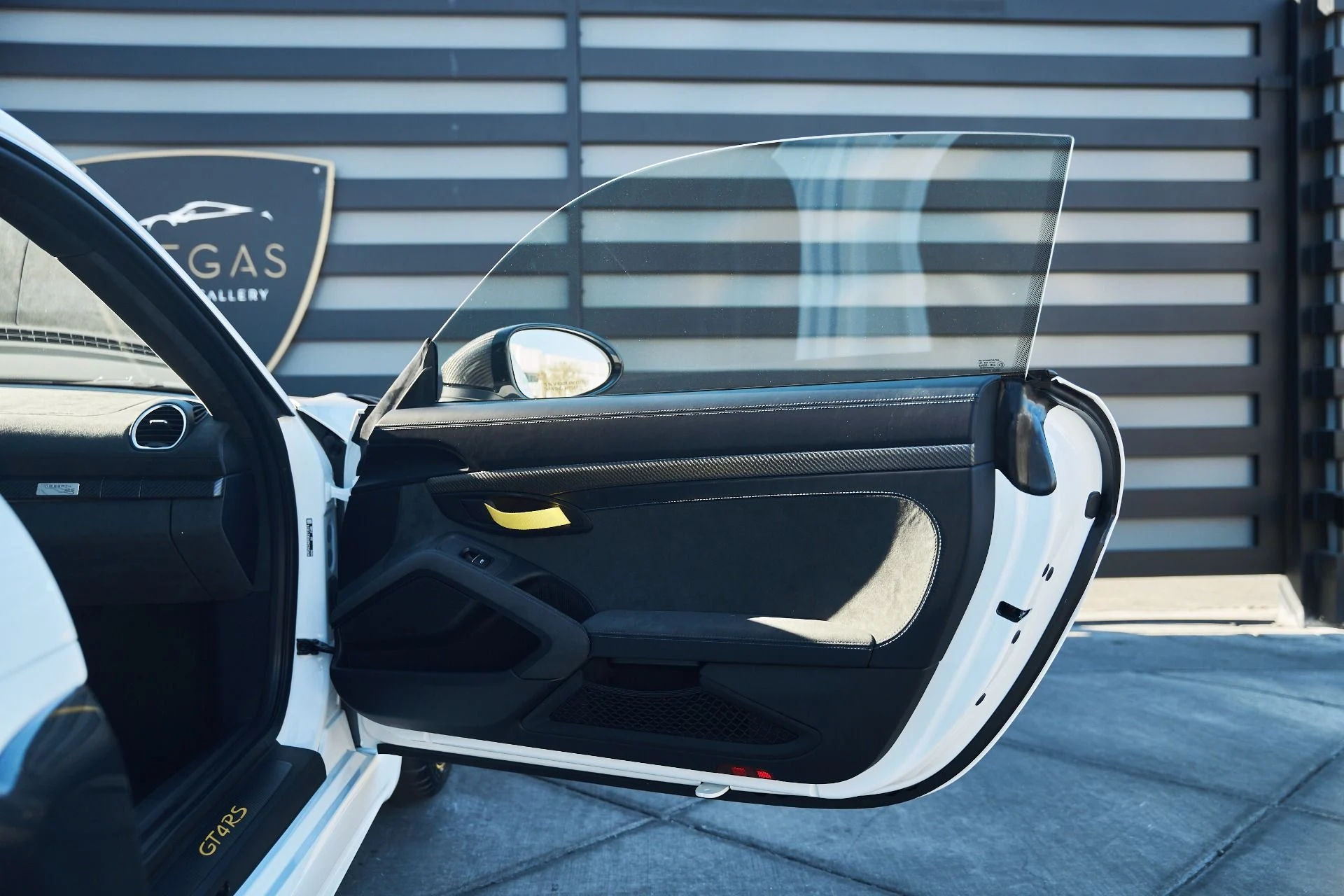 mph022_2285688867_Used_2025_Porsche_718_Cayman_GT_4_RS_1766025489_daf56dd351