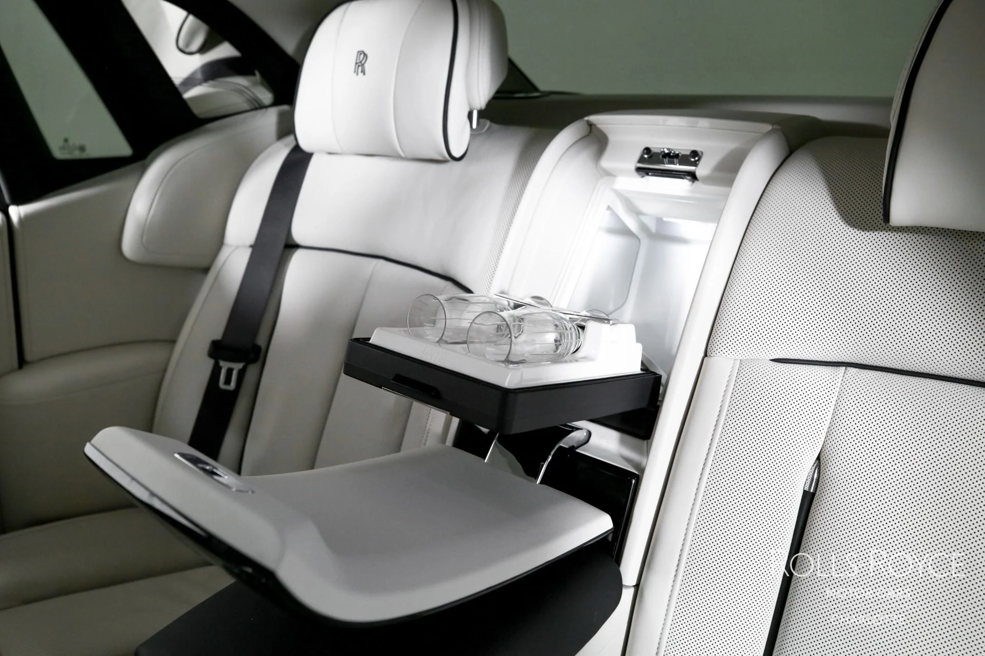 mph022_22933035_Used_2025_Rolls_Royce_Phantom_1767376203_313545168c