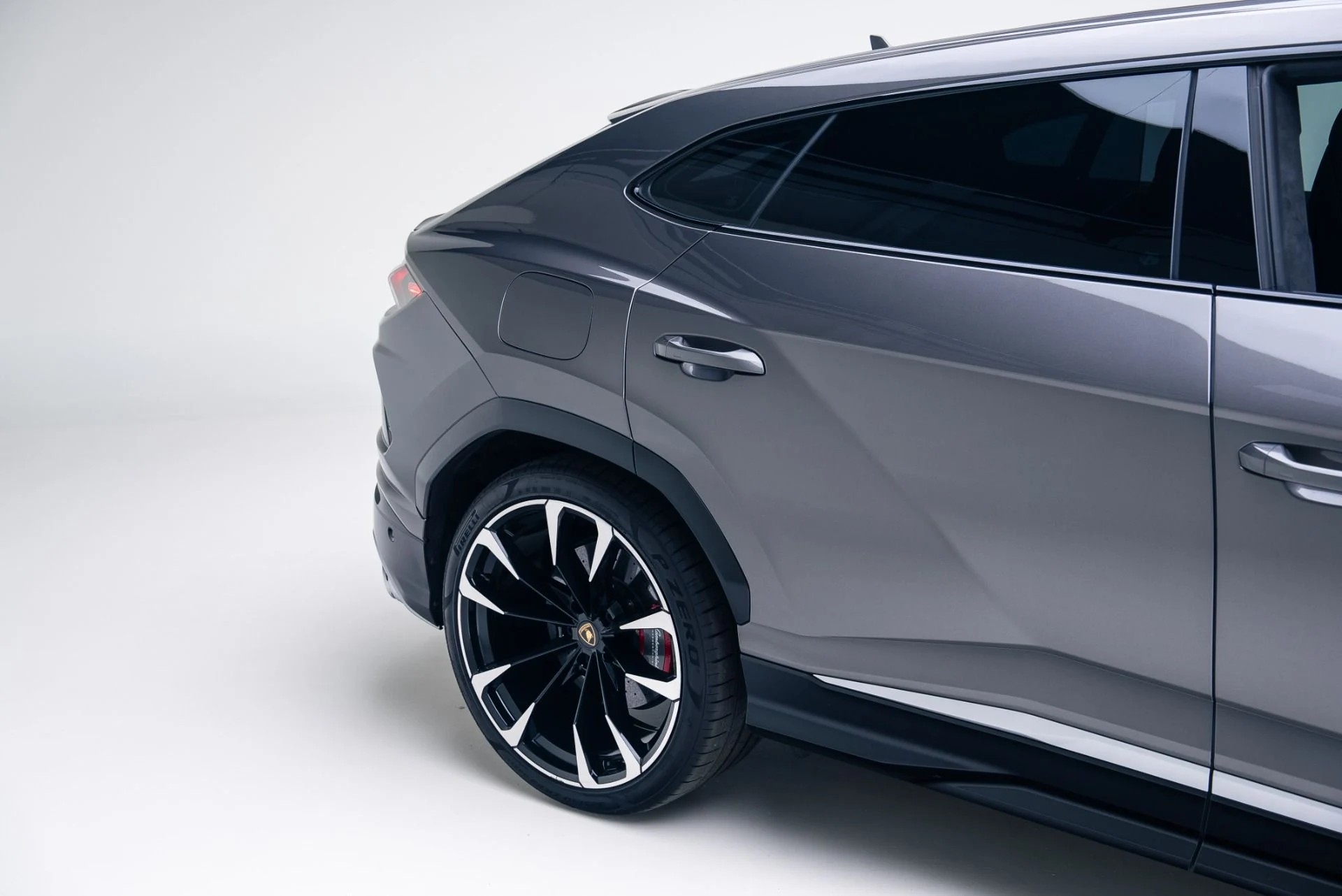 mph022_2297488862_Used_2021_Lamborghini_Urus_1764807920_a4d21c44c3