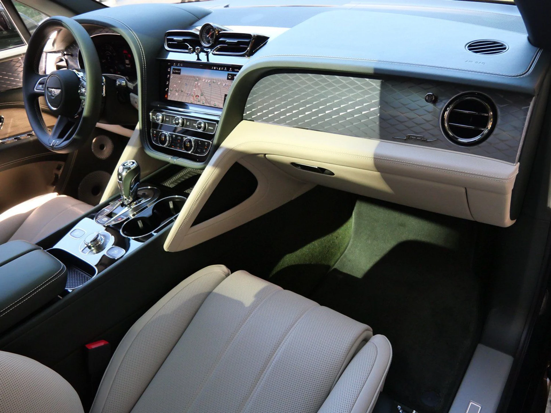 mph022_2299428179_efe59a56201b4d350fc7024dc0417f39x_fb79acfe67