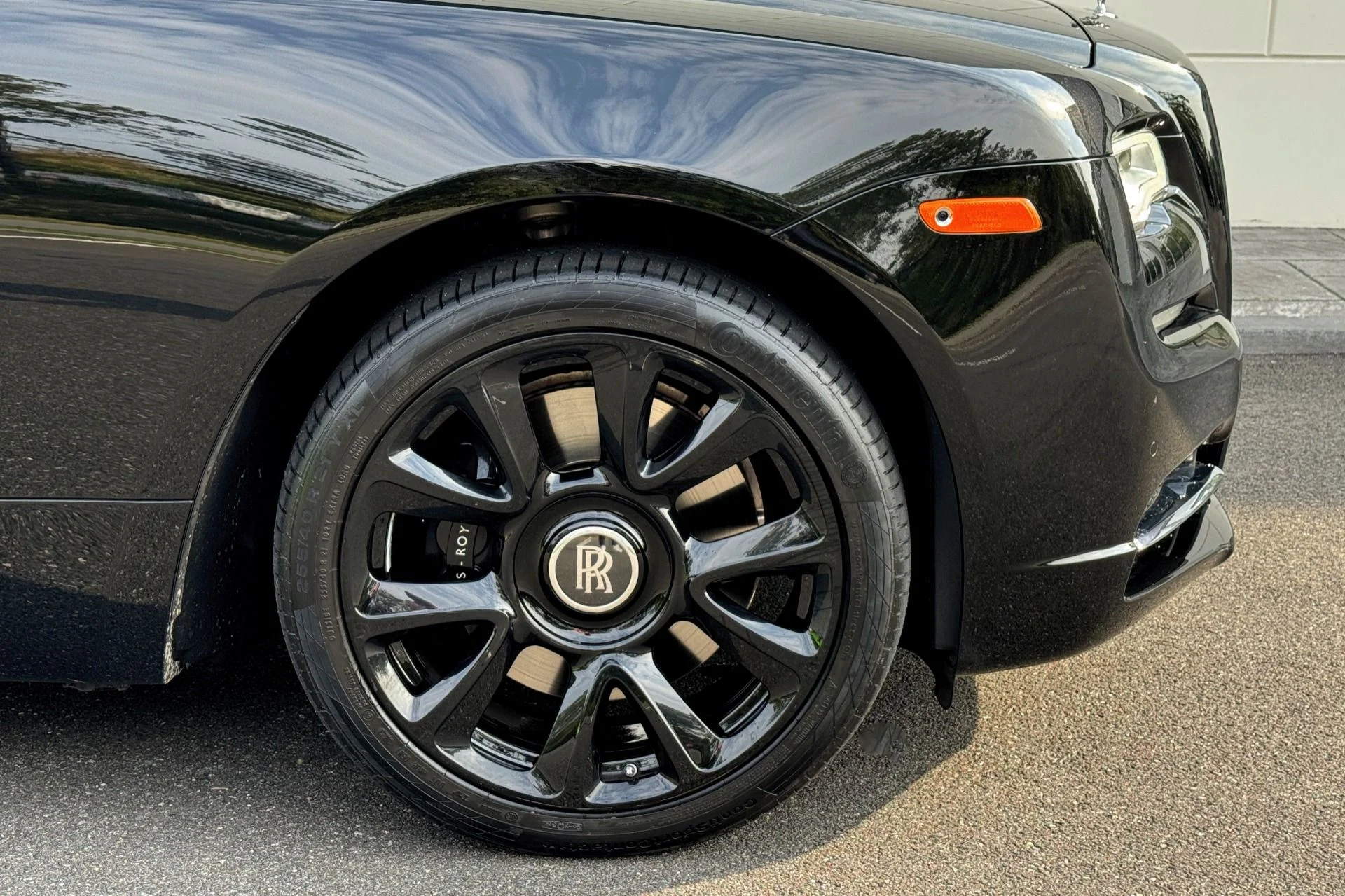 mph022_23038185_Used_2018_Rolls_Royce_Wraith_1758791516_4f3133e7a0