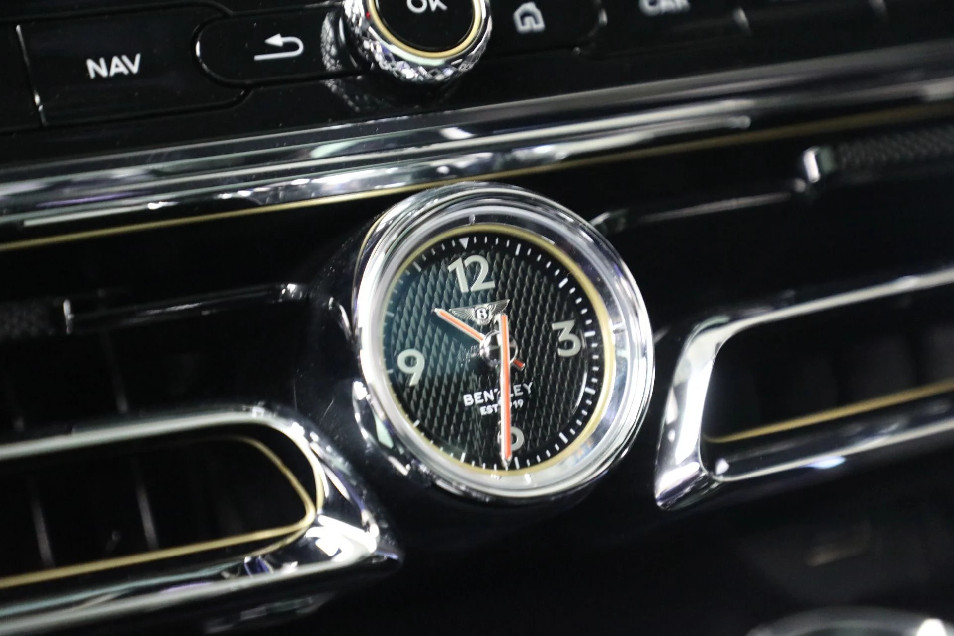 mph022_2319413314_Used_2023_Bentley_Flying_Spur_V8_1770152797_2beb7c98d4