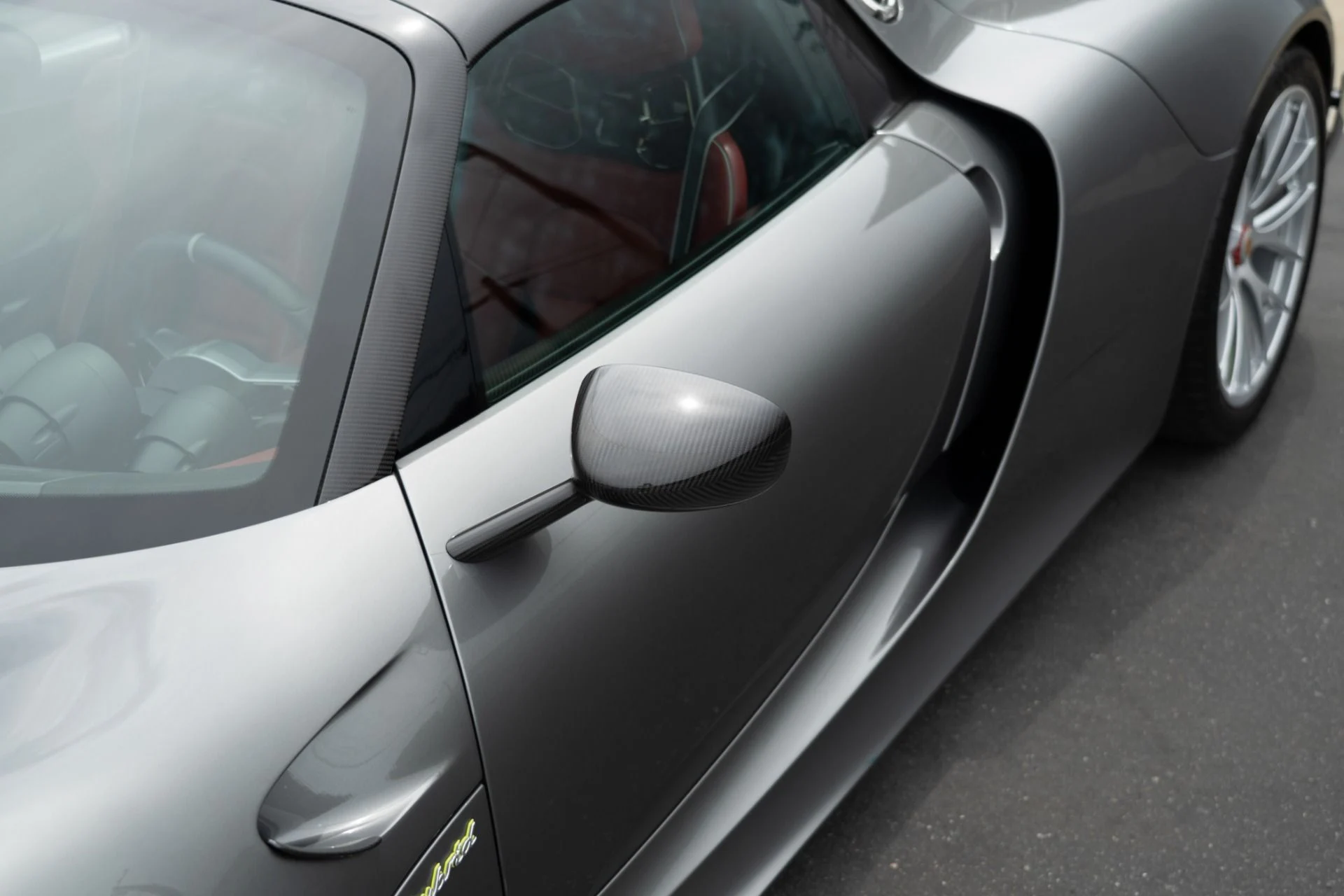 mph022_2320410815_Used_2015_Porsche_918_Spyder_1756496999_c662c131fc