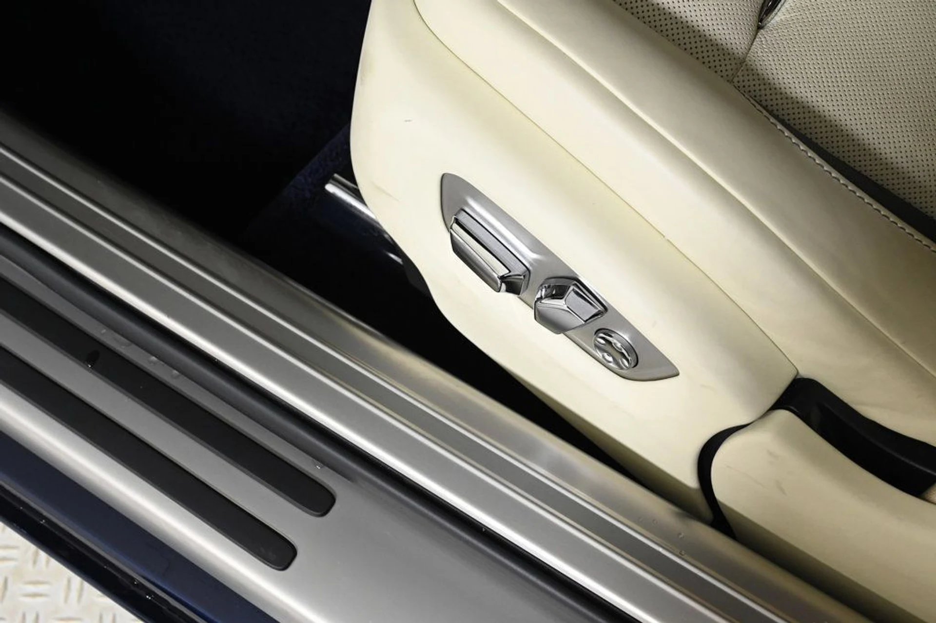 mph022_23305561_used_2019_rolls_royce_wraith_base_11350_22954809_22_1024_4c63fbc247