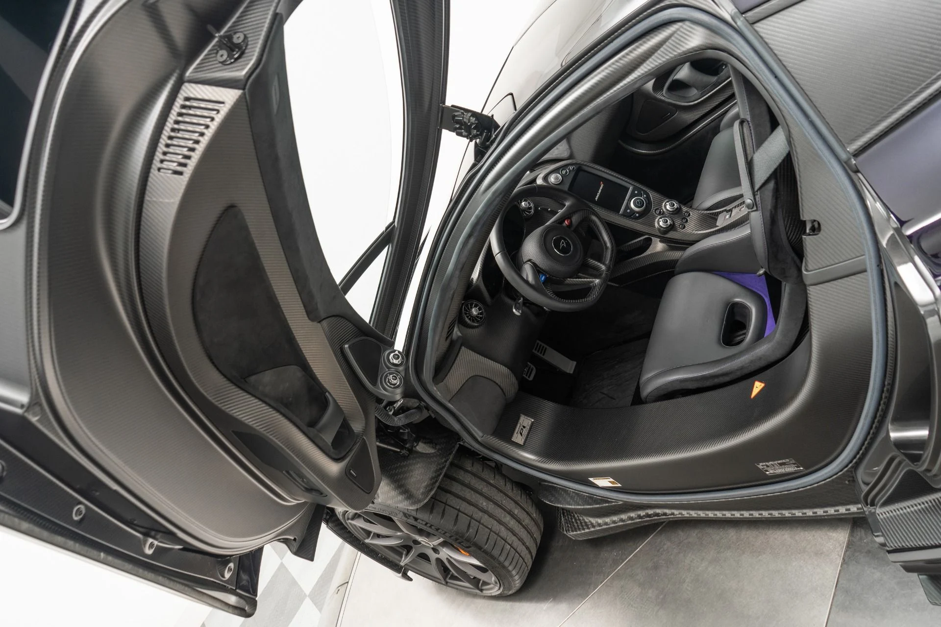 mph022_2337080734_Used_2015_Mc_Laren_P1_1757693510_0ca4b4bb3a