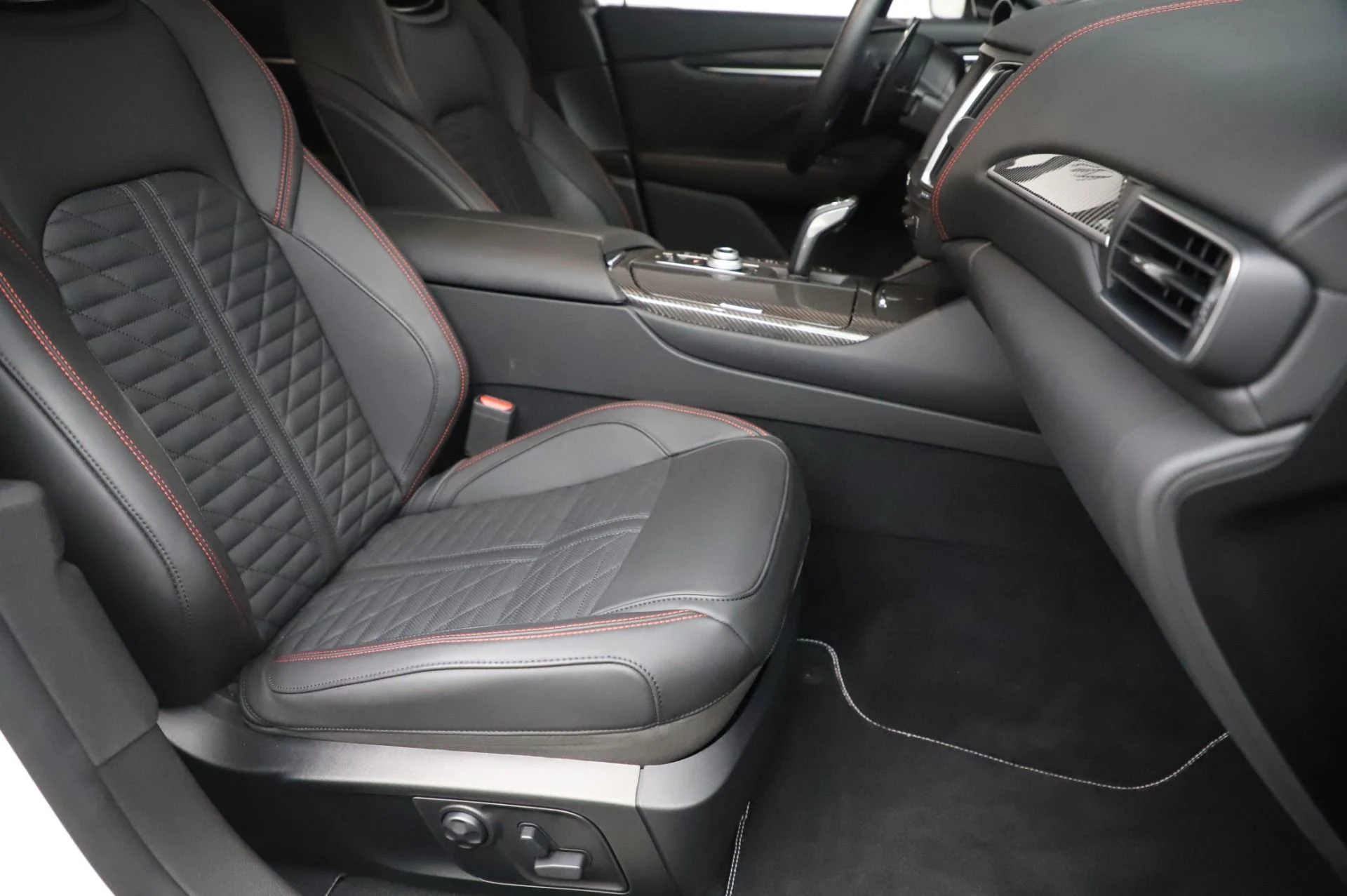 mph022_2339446125_Used_2019_Maserati_Levante_Trofeo_1783628754_d65d27effc