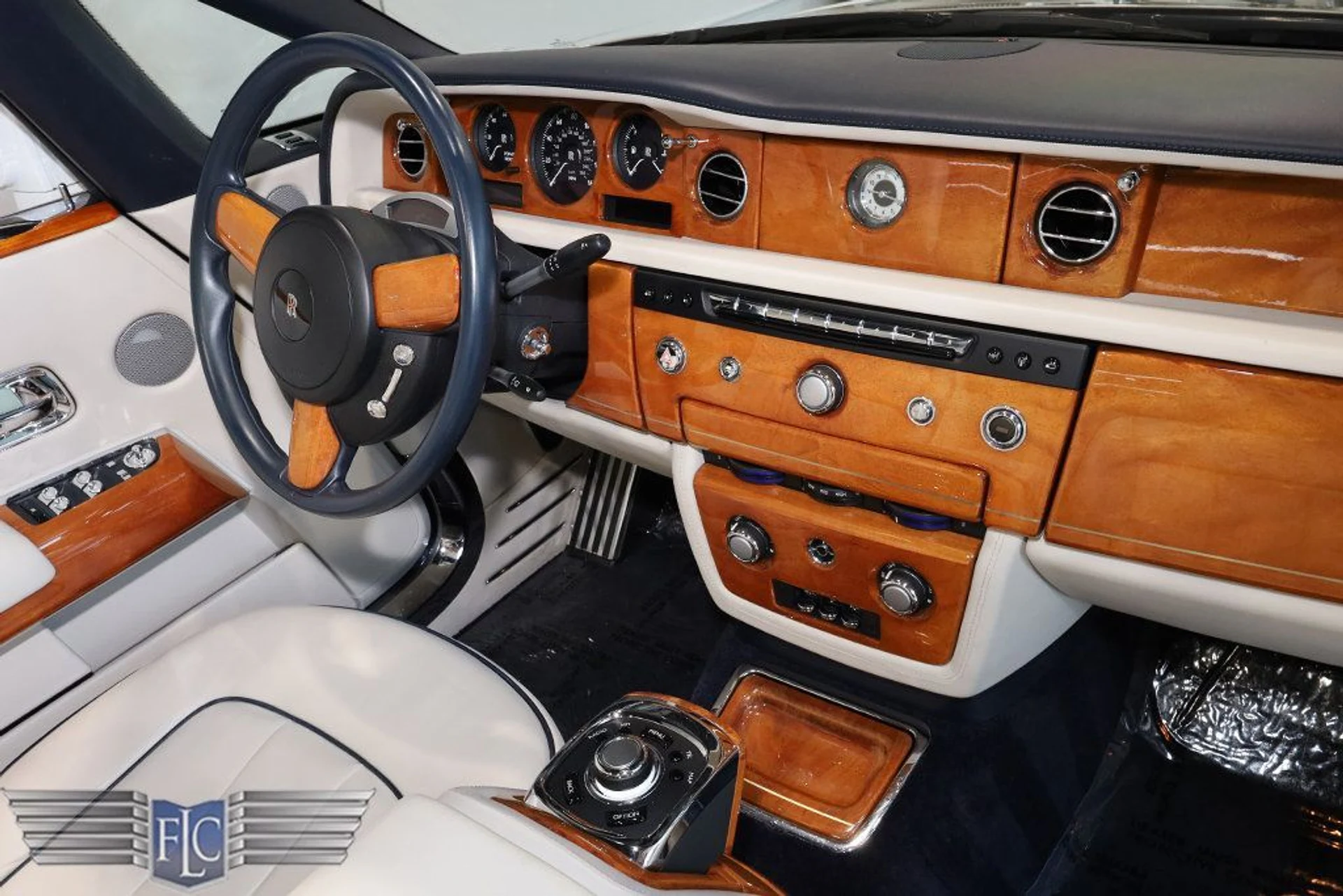 mph022_2342798429_used_2014_rolls_royce_phantom_drophead_coupe_9689_22941725_23_1024_33e3e80864