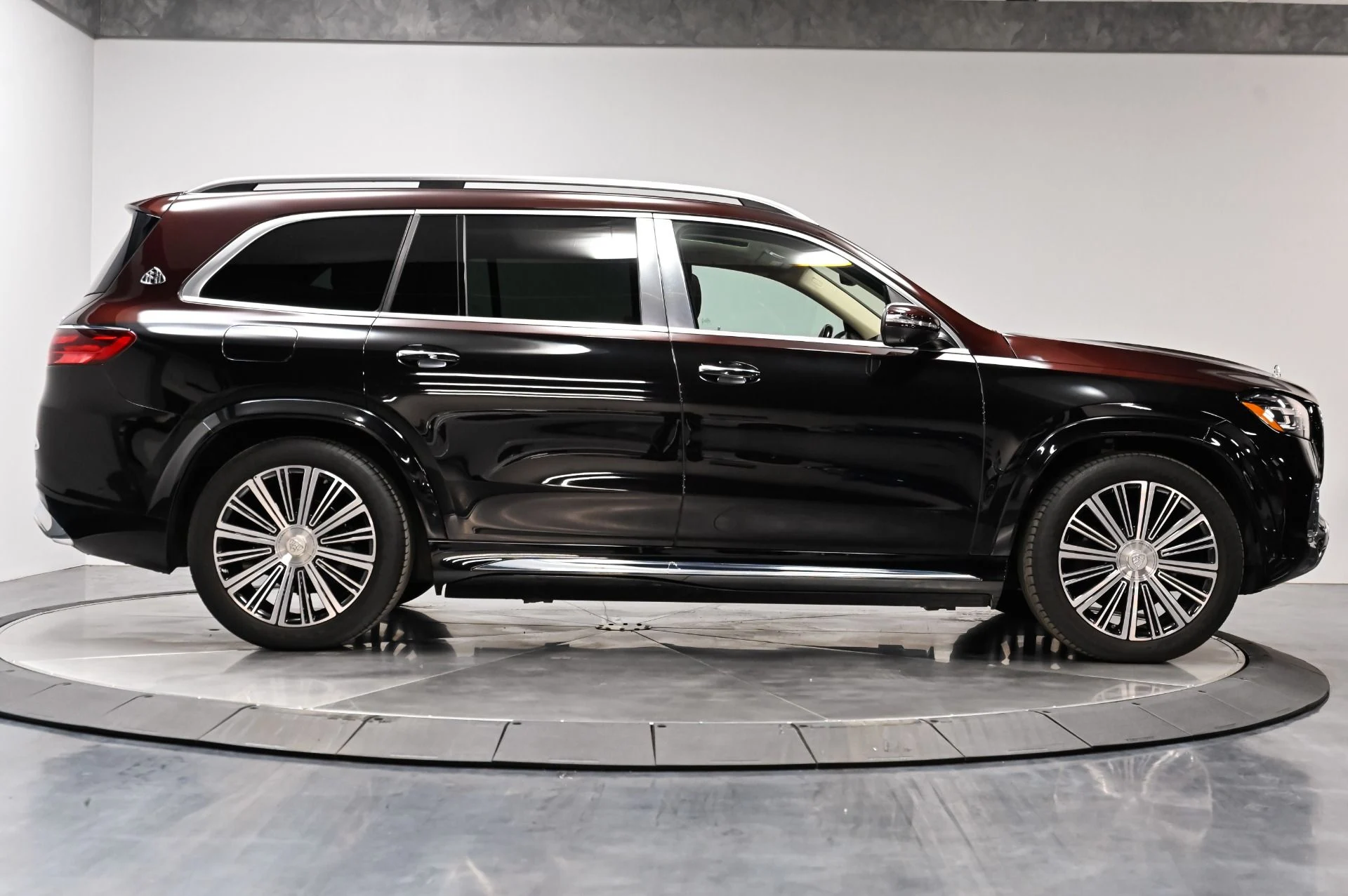 mph022_2344979782_Used_2024_Mercedes_Benz_GLS_Maybach_GLS_600_4_MATIC_1789504682_f2e7b904f0