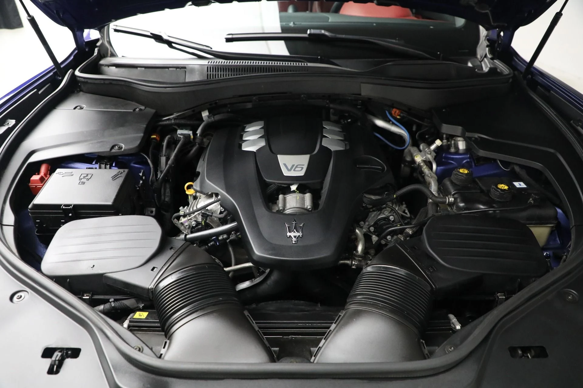 mph022_2346185306_Used_2022_Maserati_Levante_GT_1763842059_54683789d9