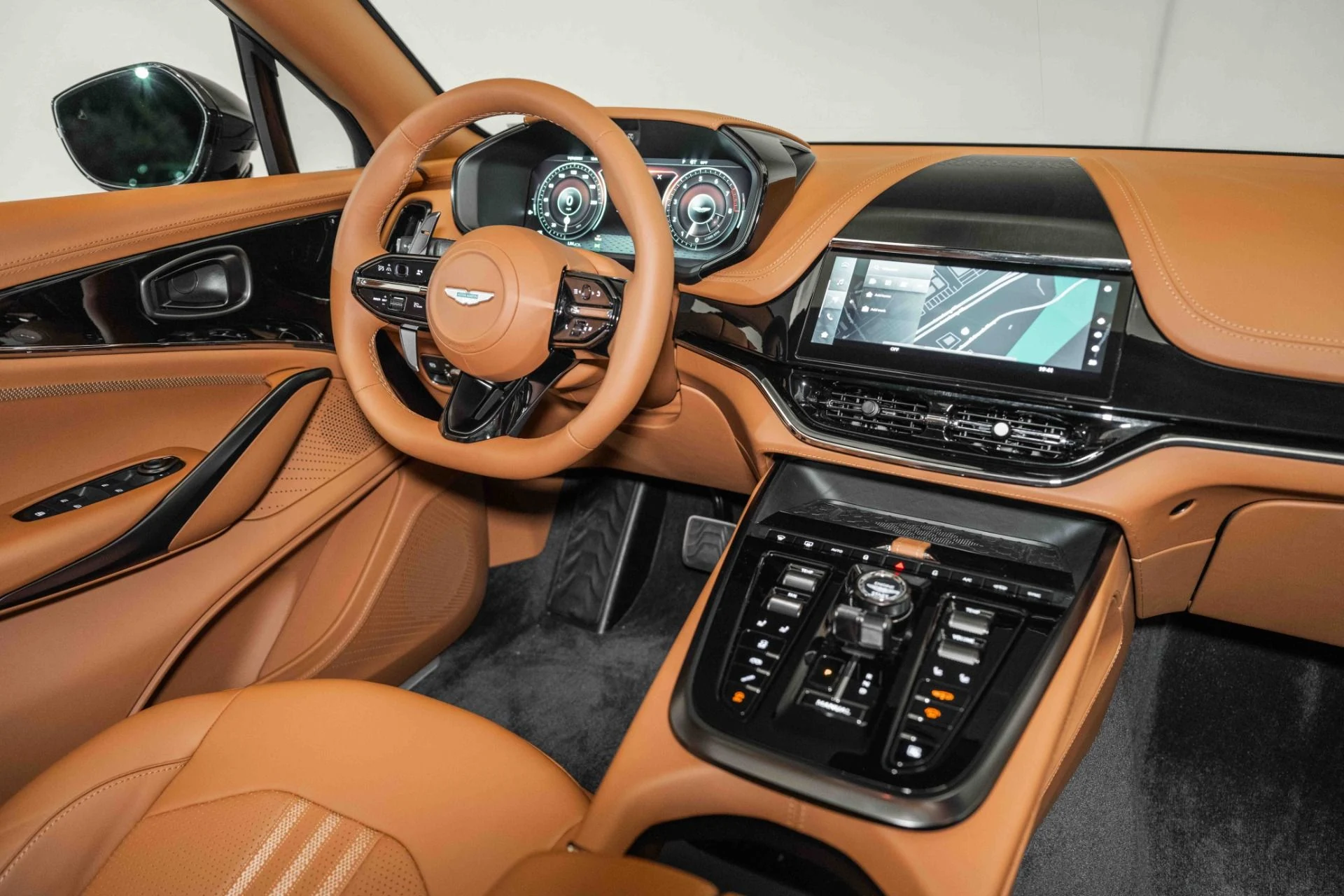 mph022_2348634166_Used_2025_Aston_Martin_DBX_707_1730812755_80cfb5faef