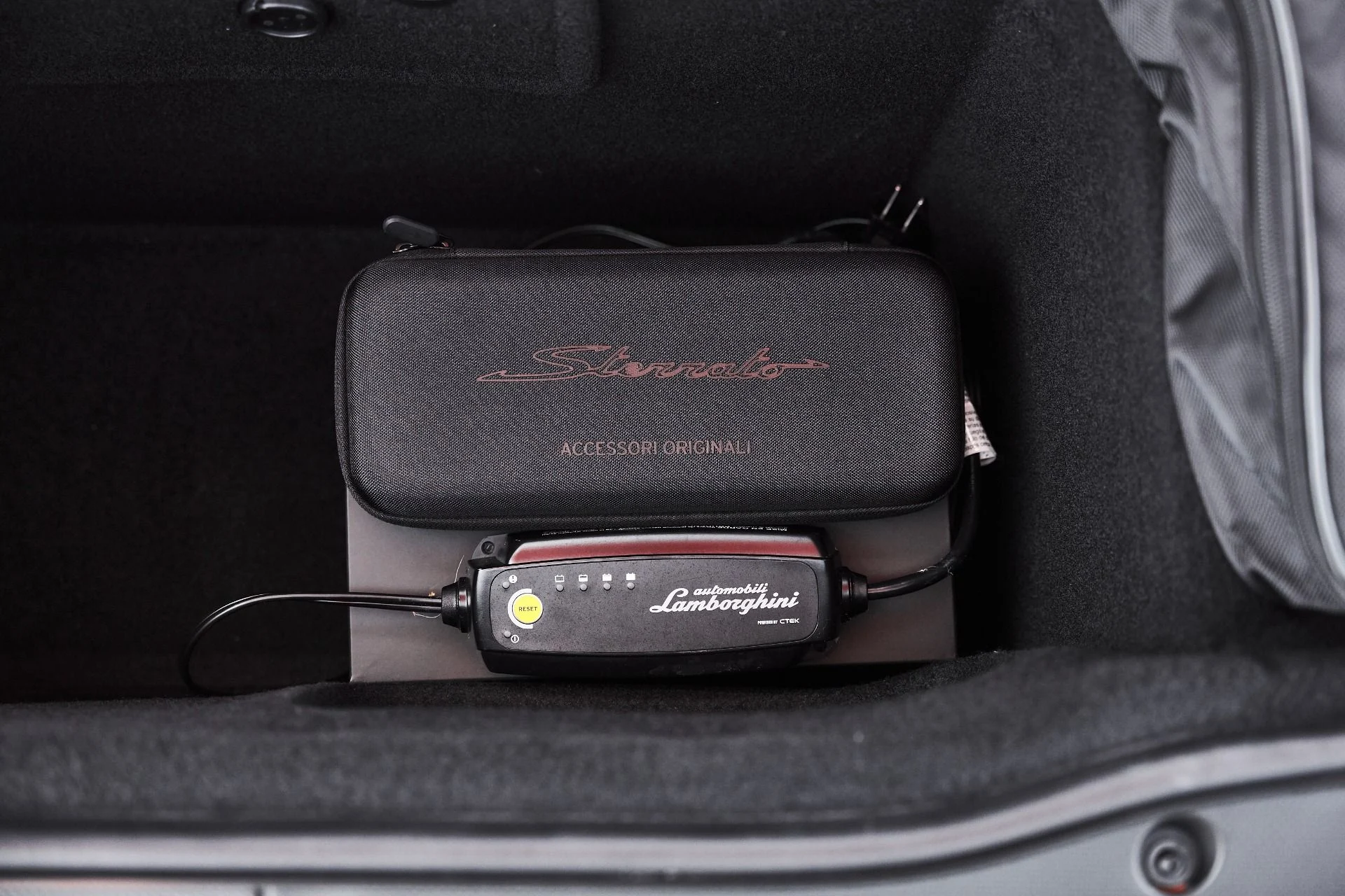 mph022_2354221291_Used_2023_Lamborghini_Huracan_Sterrato_Base_1776823417_13babb95f6