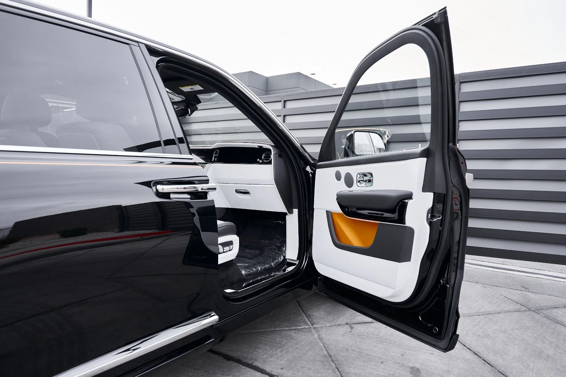 mph022_2356984420_Used_2026_Rolls_Royce_Cullinan_Base_1769135777_ceab01ced4