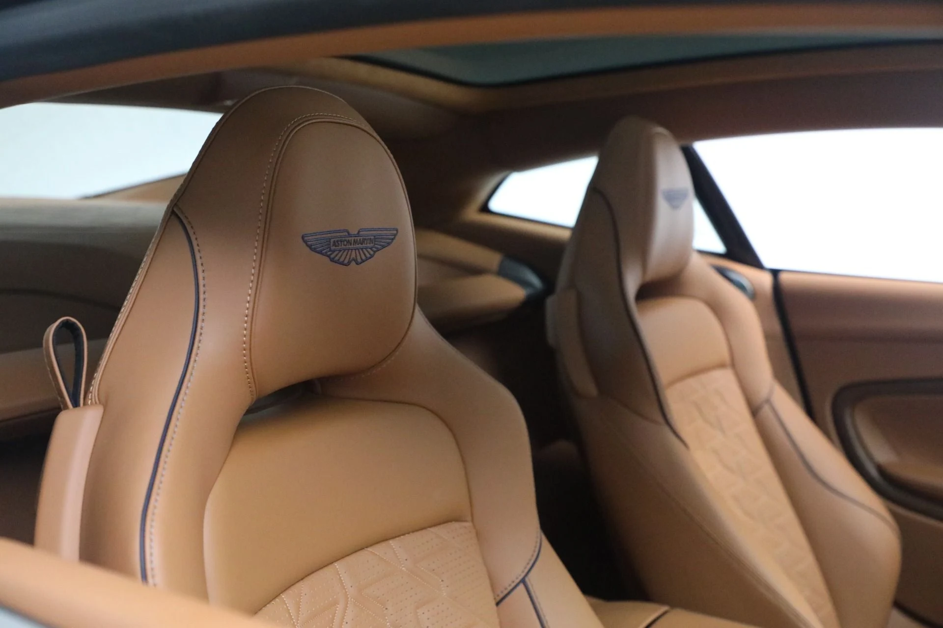 mph022_2357431839_New_2026_Aston_Martin_Vanquish_ea607955d7