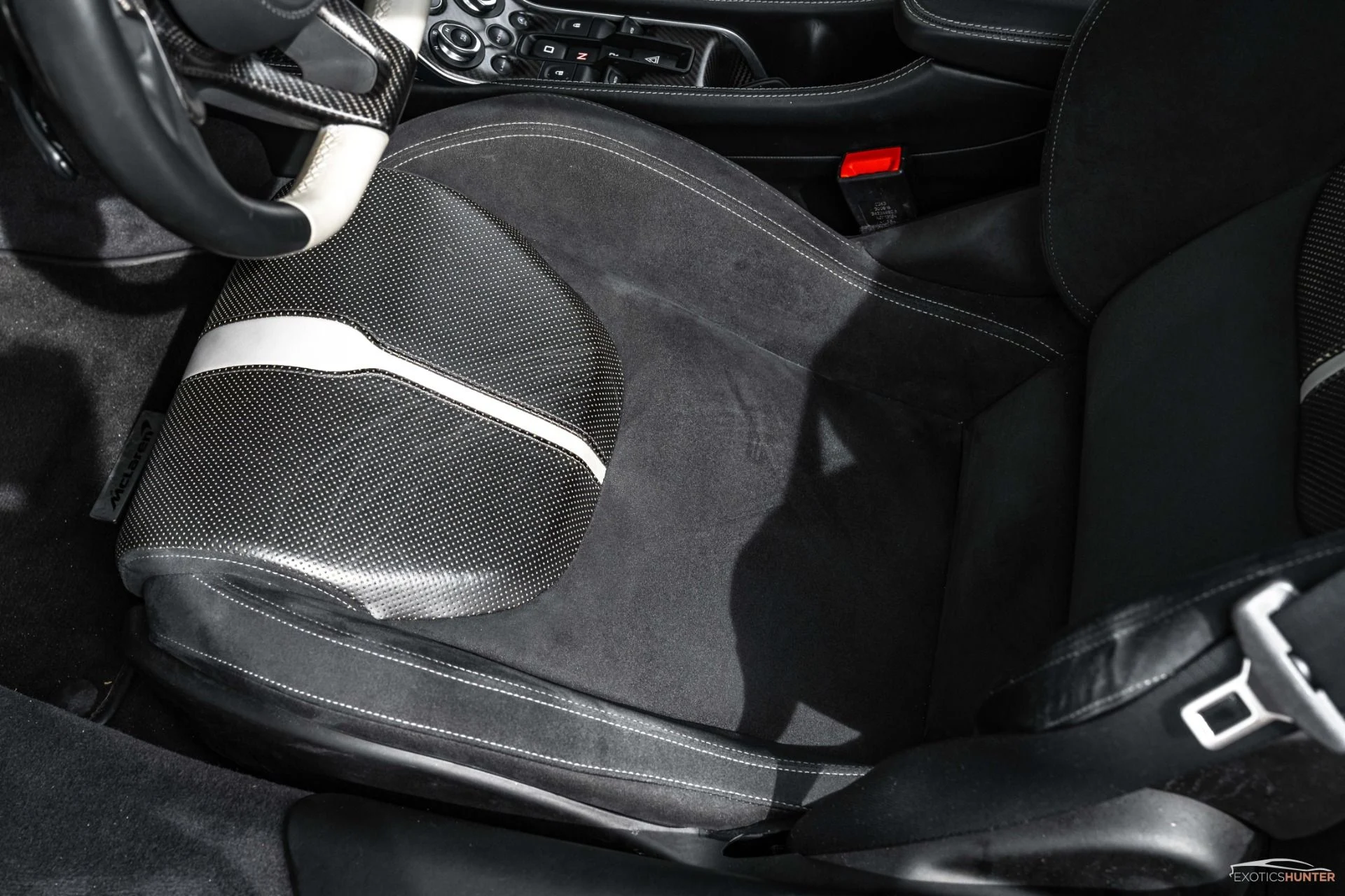 mph022_2361741092_Used_2017_Mc_Laren_570_GT_w_Carbon_Fiber_Interior_Pack_Two_Tone_White_Black_Interior_1762205612_e08565b3d7