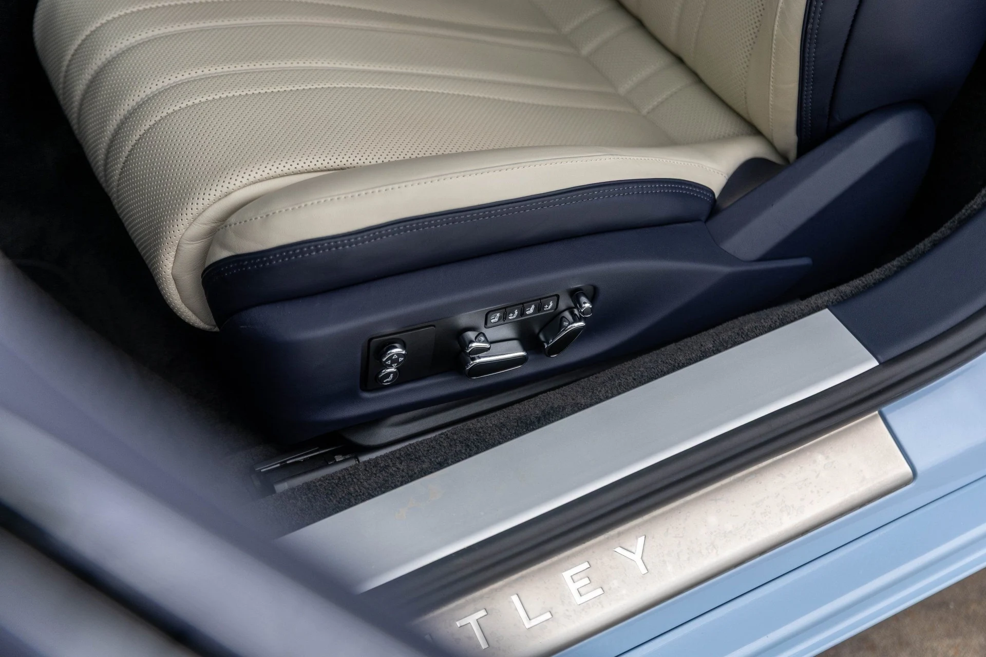 mph022_2361900136_Hi_Tech_Luxury_Imports_LLC_SCBDG_4_ZG_1_PC_008673_image_22_3f7a320256