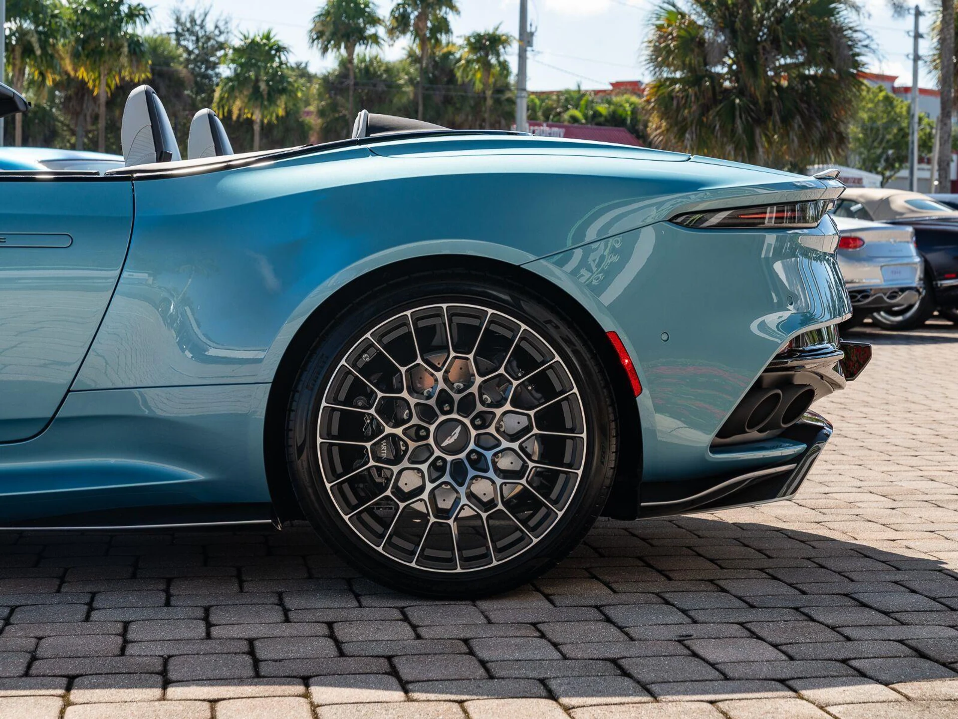 mph022_2362978521_Used_2023_Aston_Martin_DBS_770_Ultimate_1792180998_bd76cc2b67
