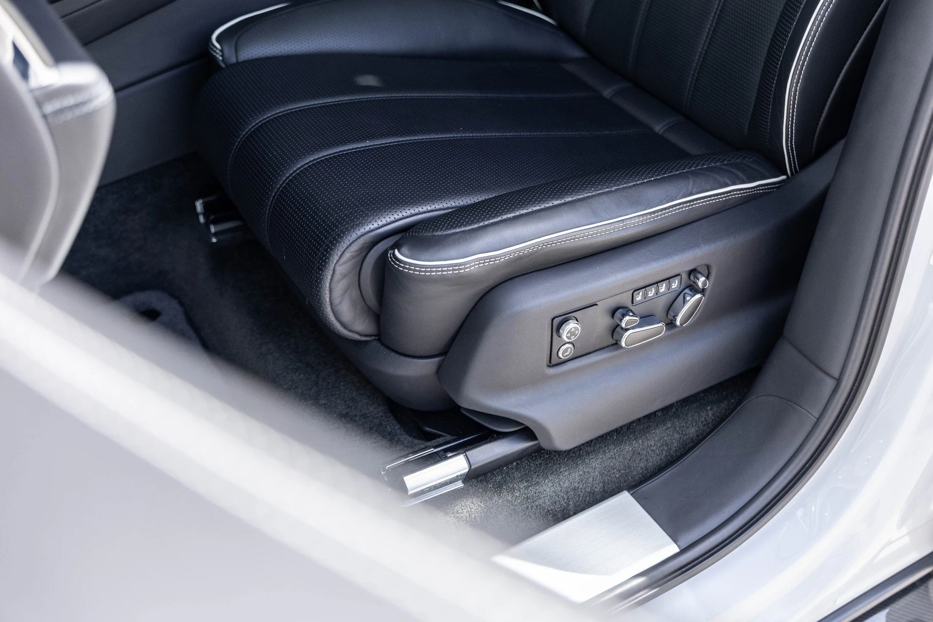 mph022_2378977598_Hi_Tech_Luxury_Imports_LLC_SJAHT_2_ZV_8_PC_020673_image_22_26895d8c7c