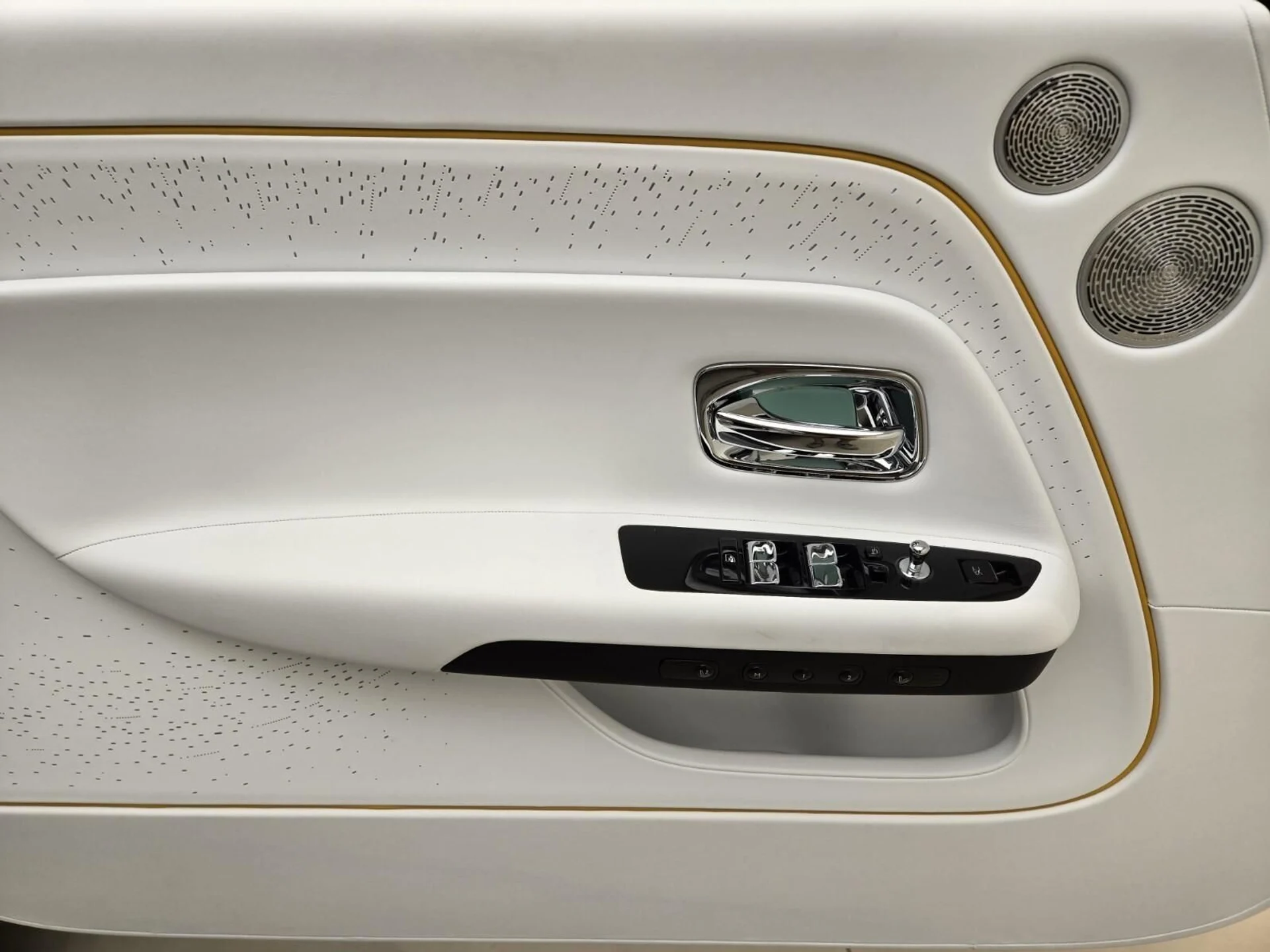 mph022_2384673776_New_2025_Rolls_Royce_Black_Badge_Spectre_1753162679_4a8009044f