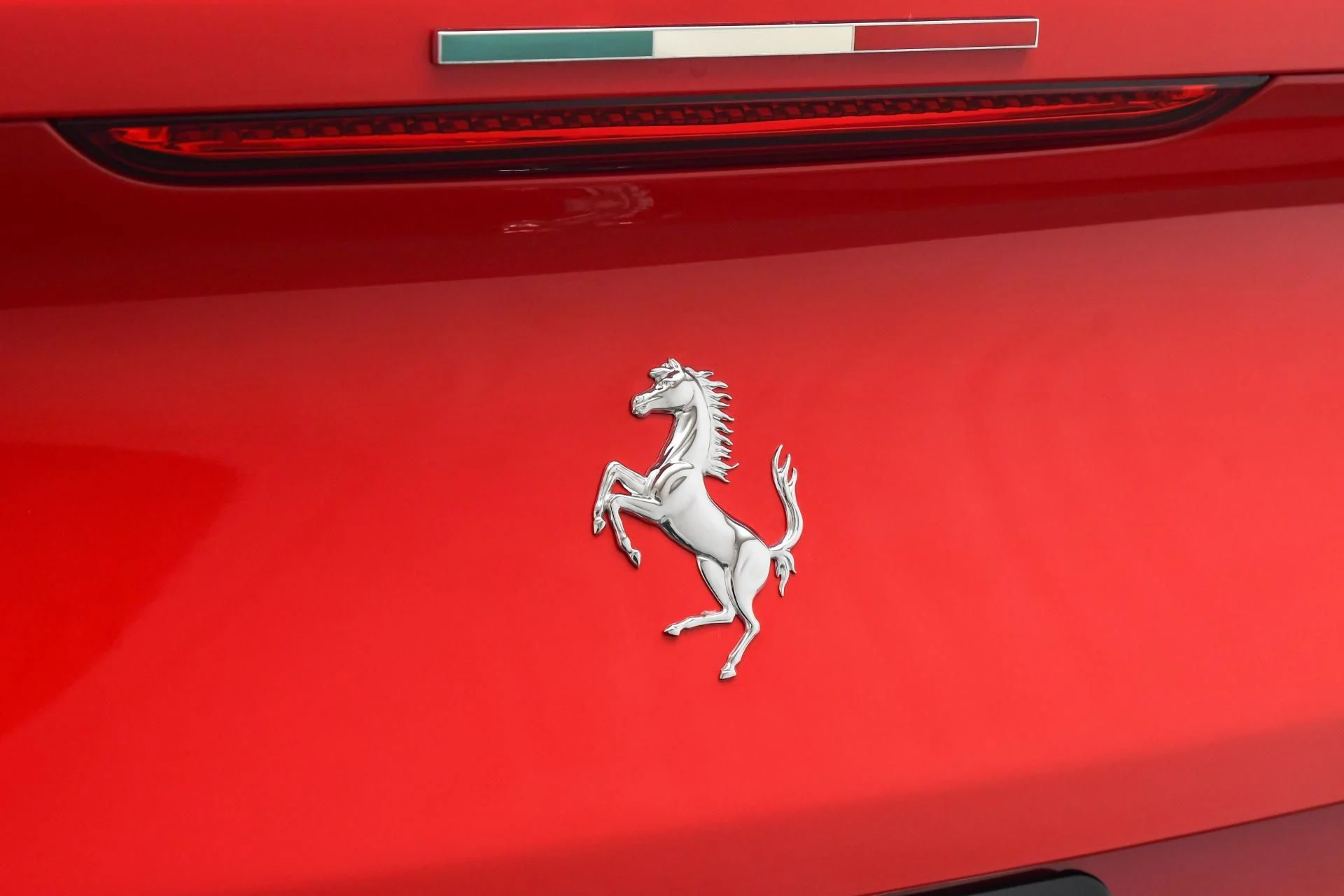 mph022_2384878824_Used_2022_Ferrari_812_GTS_1752652138_f6cdf17f9e